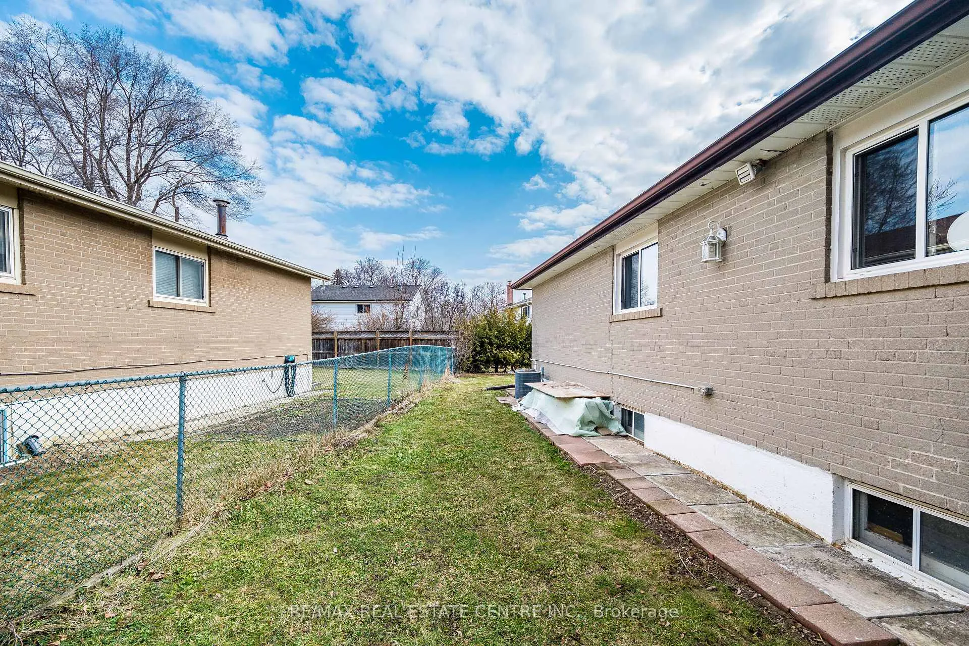 Photo 49 of 18 Northwood Drive, Brampton, Northwood Park — HOMEH