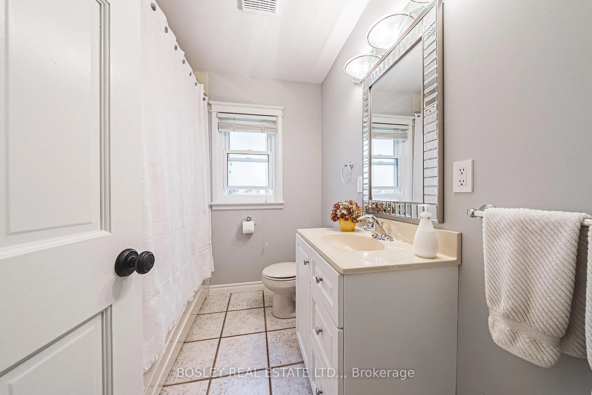 Photo 16 of 14 Rosemount Drive, Welland, Prince Charles — HOMEH