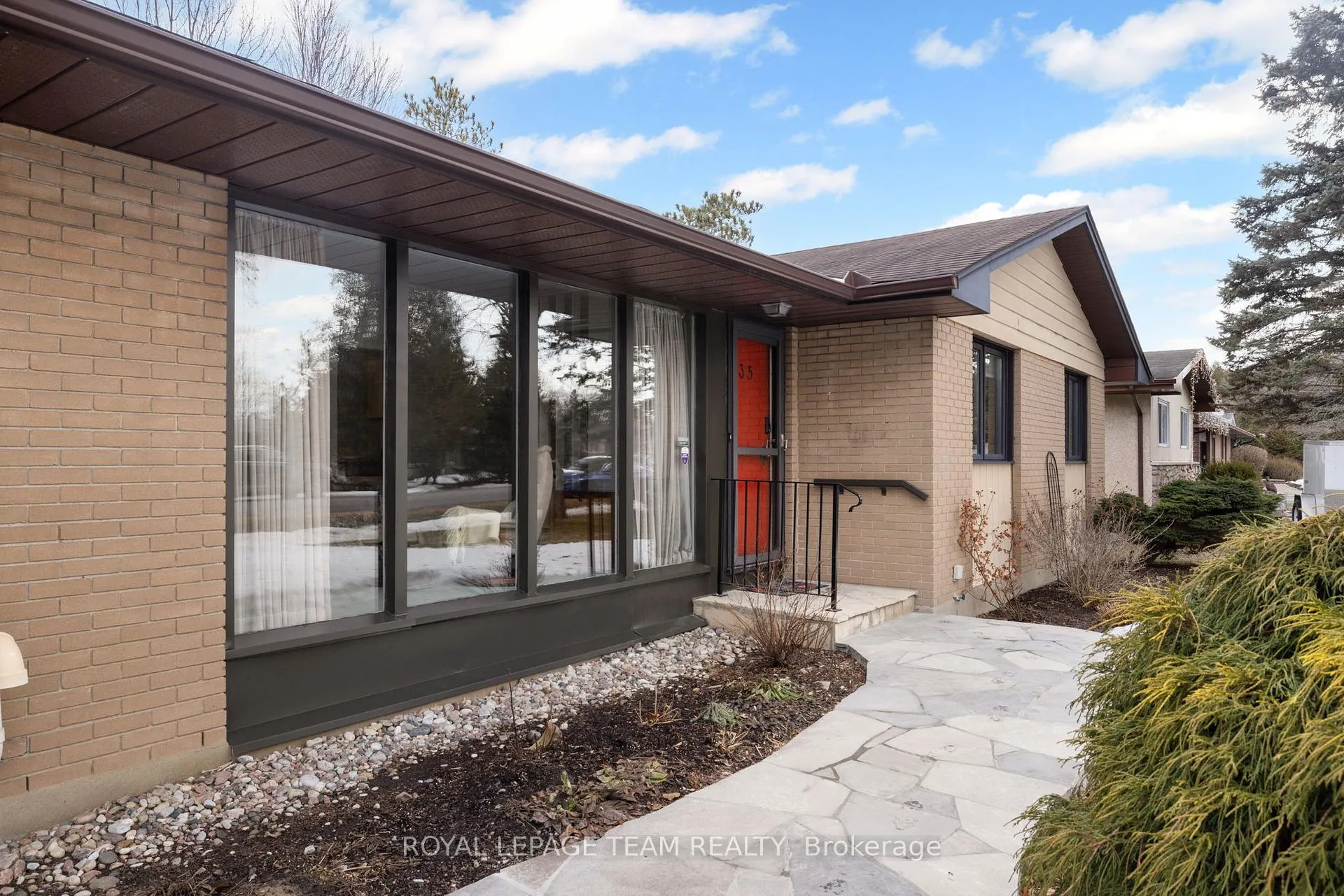 Photo 2 of 35 Cherrywood Drive, Ottawa, Arbeatha Park — HOMEH