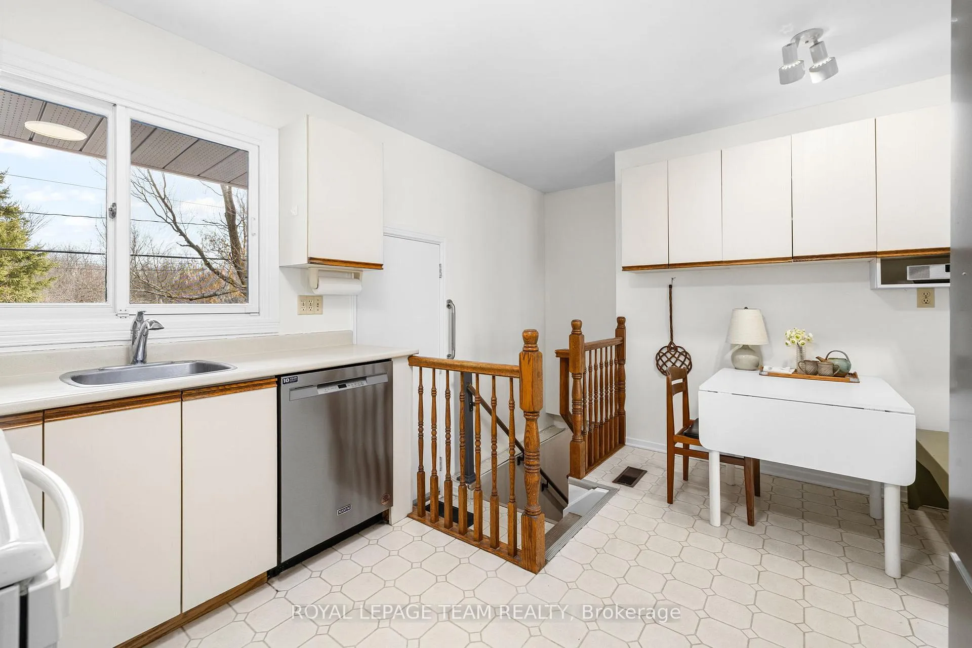 Photo 17 of 35 Cherrywood Drive, Ottawa, Arbeatha Park — HOMEH