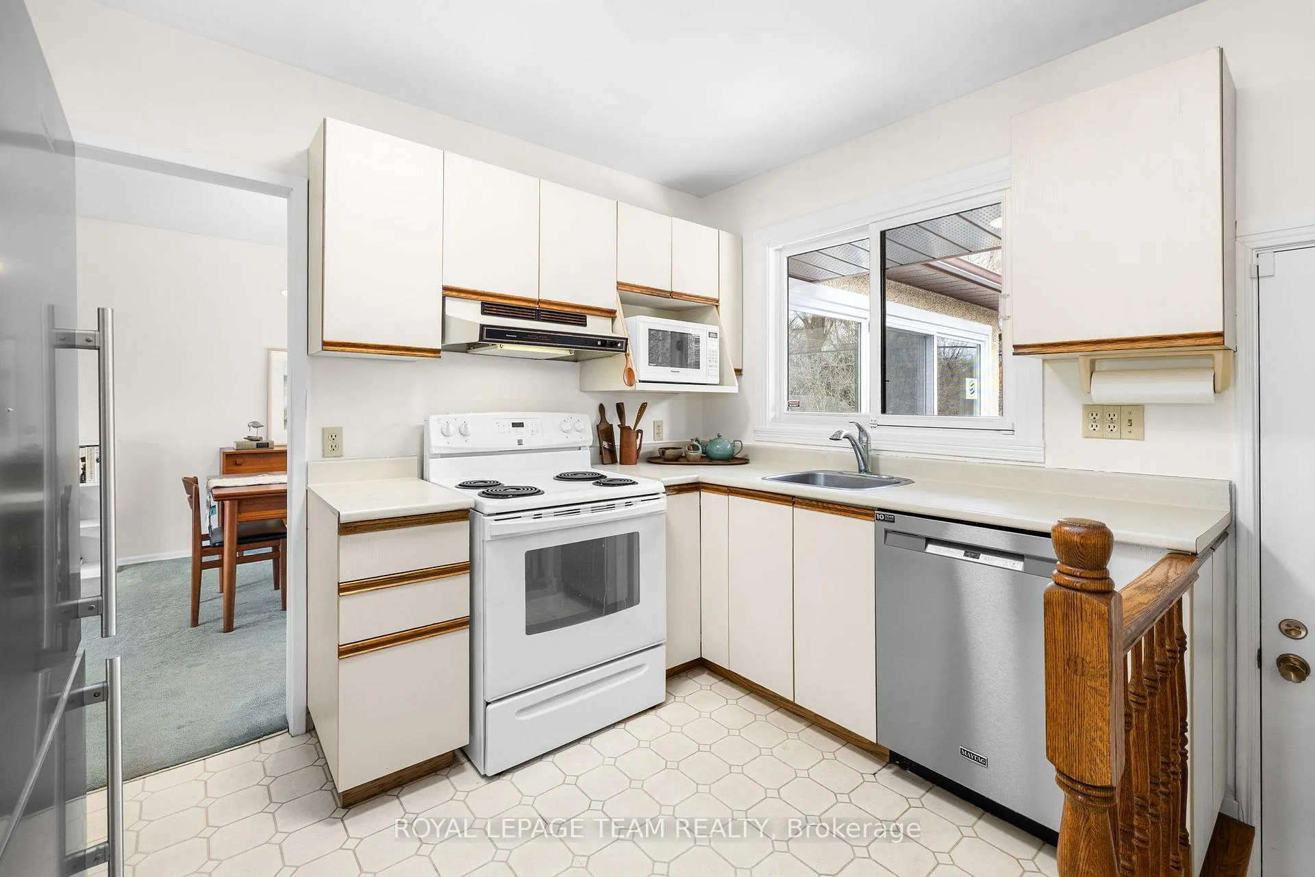 Photo 19 of 35 Cherrywood Drive, Ottawa, Arbeatha Park — HOMEH