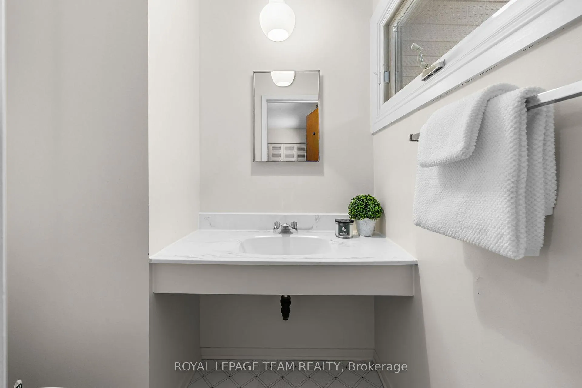 Photo 26 of 35 Cherrywood Drive, Ottawa, Arbeatha Park — HOMEH