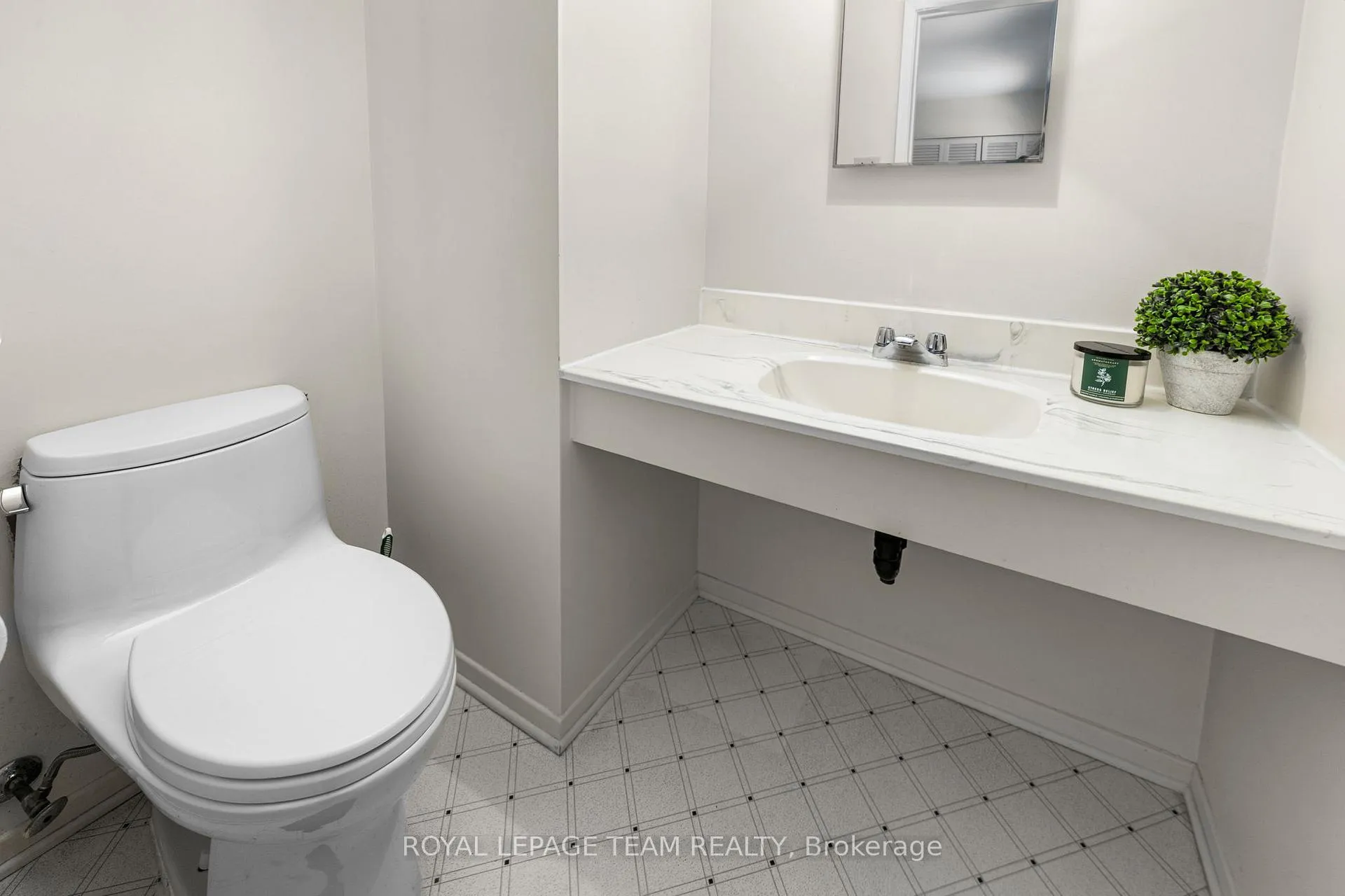 Photo 27 of 35 Cherrywood Drive, Ottawa, Arbeatha Park — HOMEH