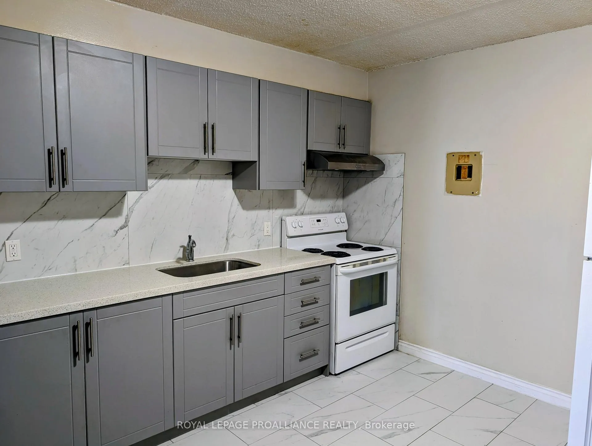 Photo 2 of Unit 13, 1837 Lansdowne Street W, Peterborough, Otonabee Ward 1 — HOMEH