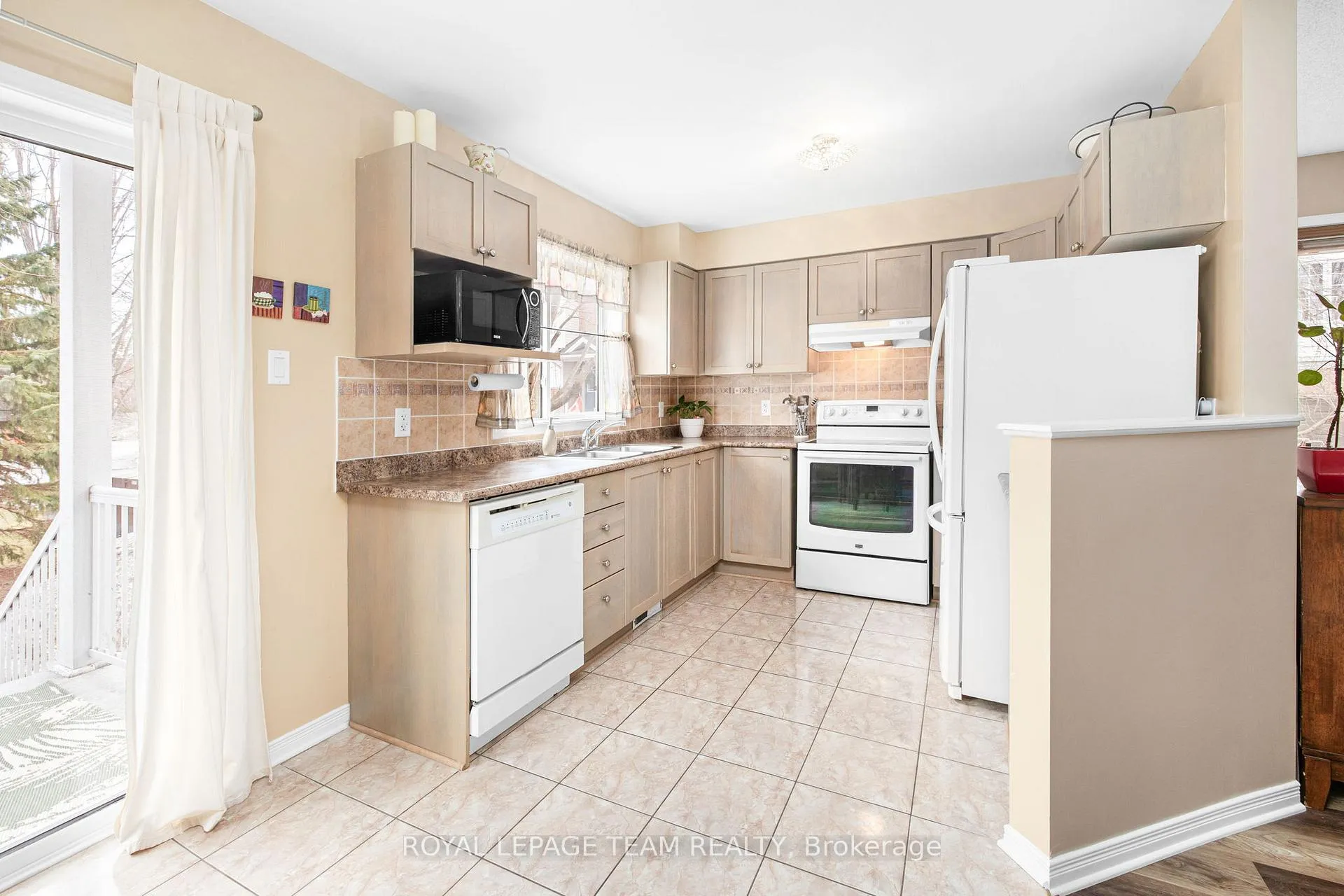 Photo 21 of 147 Wharhol Private, Ottawa, Westcliffe Estates — HOMEH