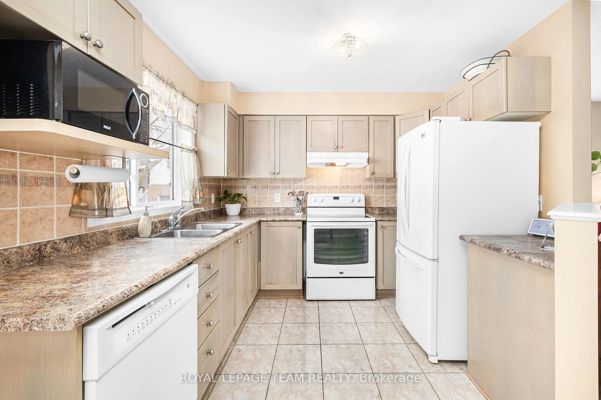 Photo 22 of 147 Wharhol Private, Ottawa, Westcliffe Estates — HOMEH