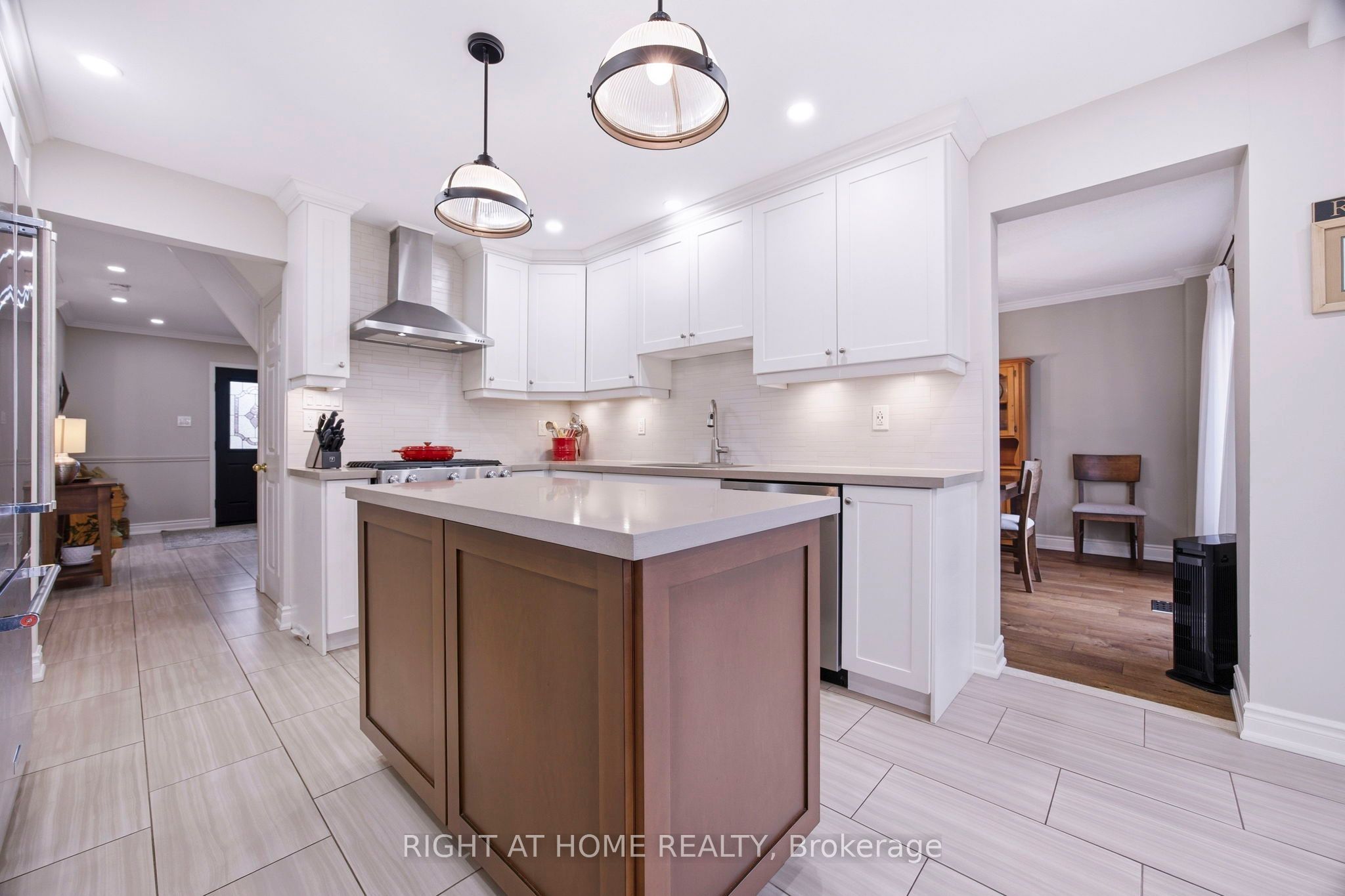 Photo 15 of 12 Esker Drive, Brampton, Heart Lake East — HOMEH