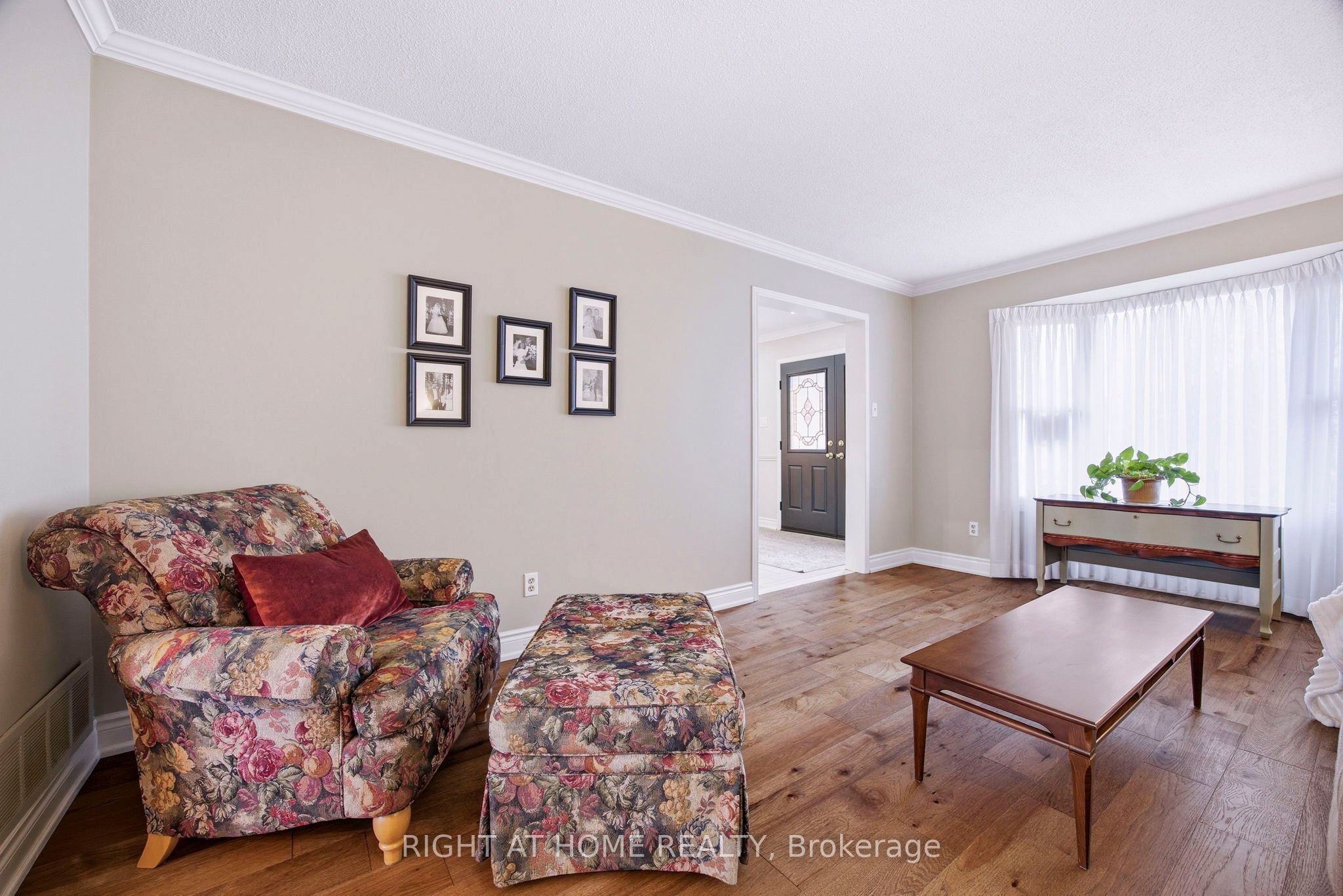Photo 11 of 12 Esker Drive, Brampton, Heart Lake East — HOMEH