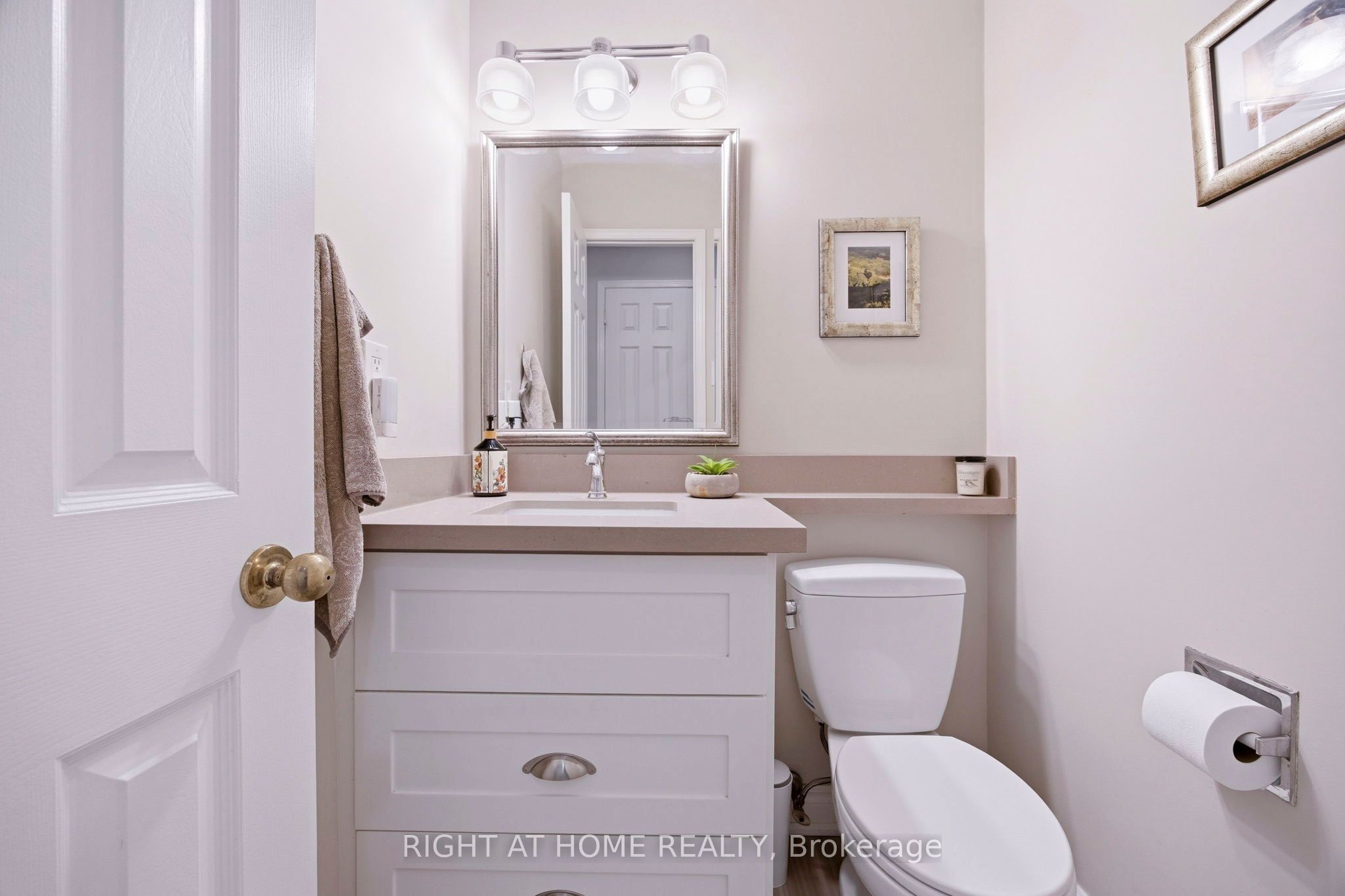 Photo 7 of 12 Esker Drive, Brampton, Heart Lake East — HOMEH