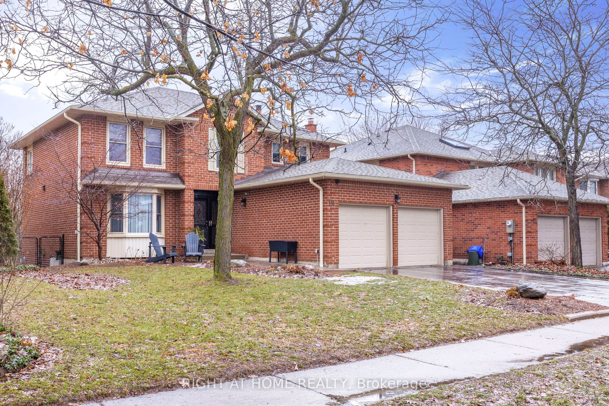 Photo 3 of 12 Esker Drive, Brampton, Heart Lake East — HOMEH