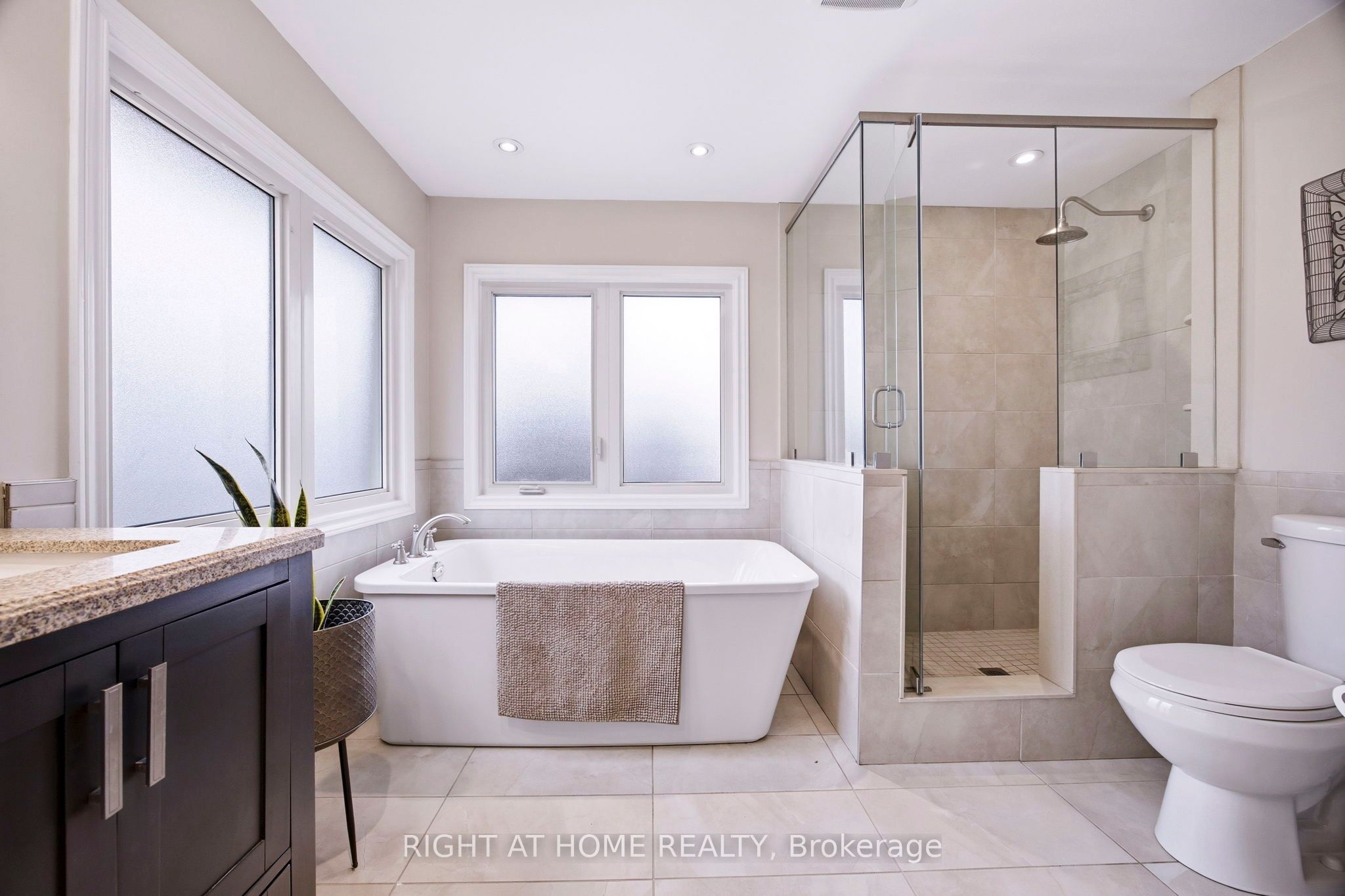 Photo 28 of 12 Esker Drive, Brampton, Heart Lake East — HOMEH