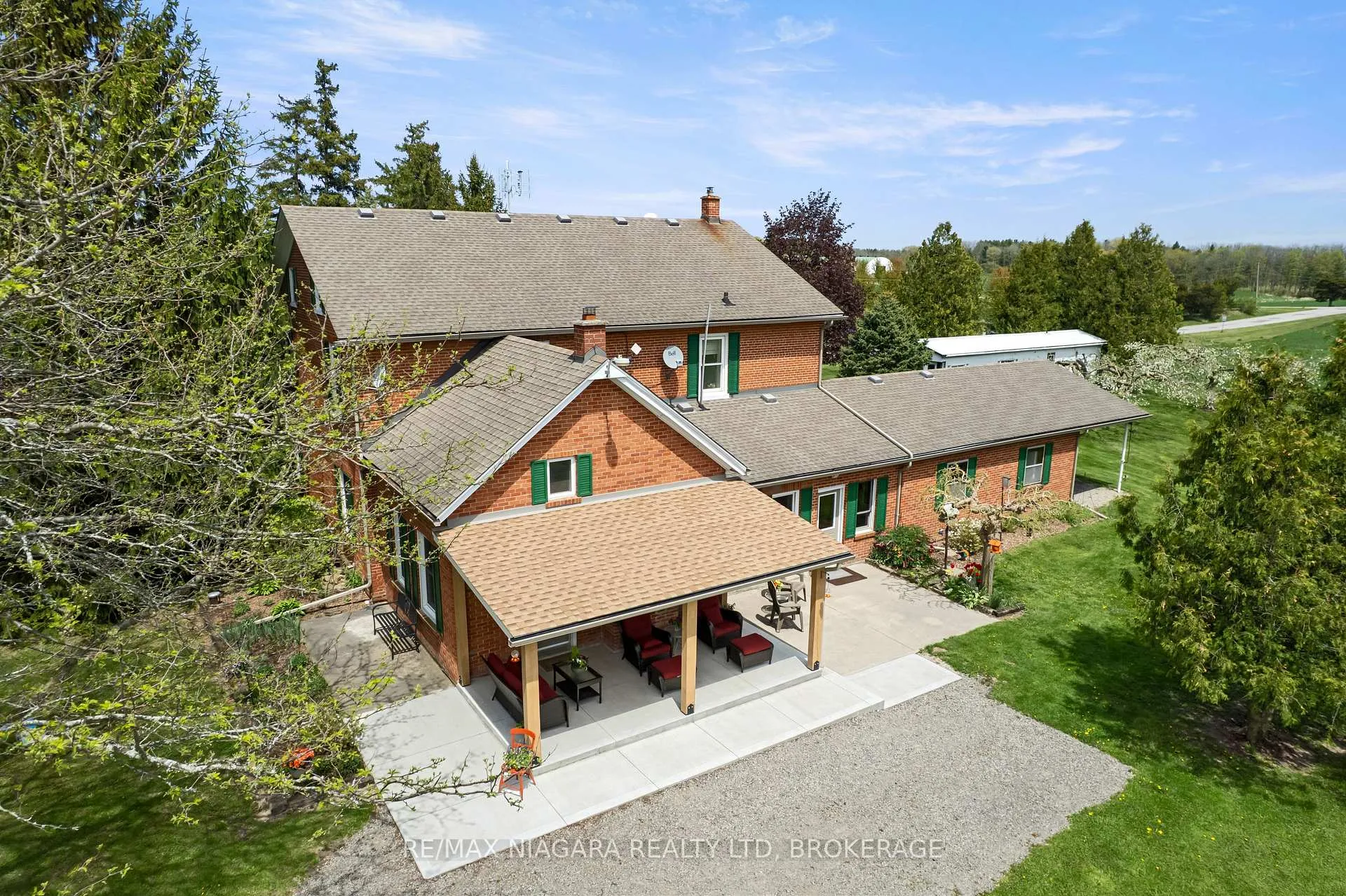Photo 1 of 2461 Effingham Street, Pelham, North Pelham — HOMEH