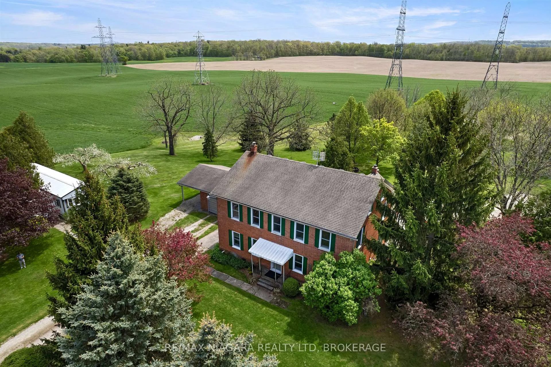 Photo 2 of 2461 Effingham Street, Pelham, North Pelham — HOMEH