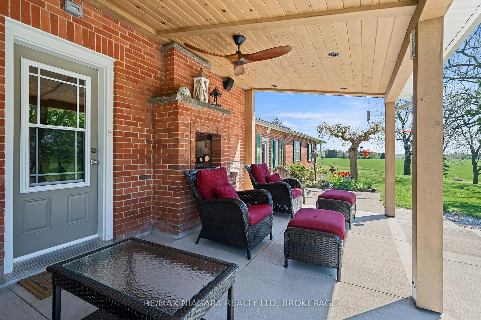 Photo 10 of 2461 Effingham Street, Pelham, North Pelham — HOMEH