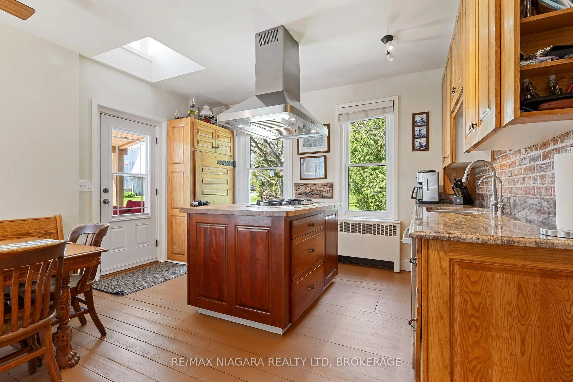 Photo 14 of 2461 Effingham Street, Pelham, North Pelham — HOMEH