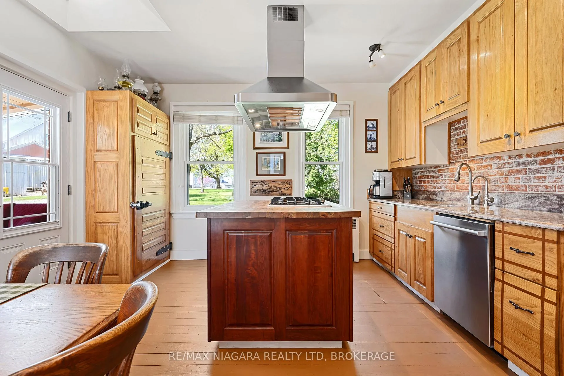 Photo 15 of 2461 Effingham Street, Pelham, North Pelham — HOMEH