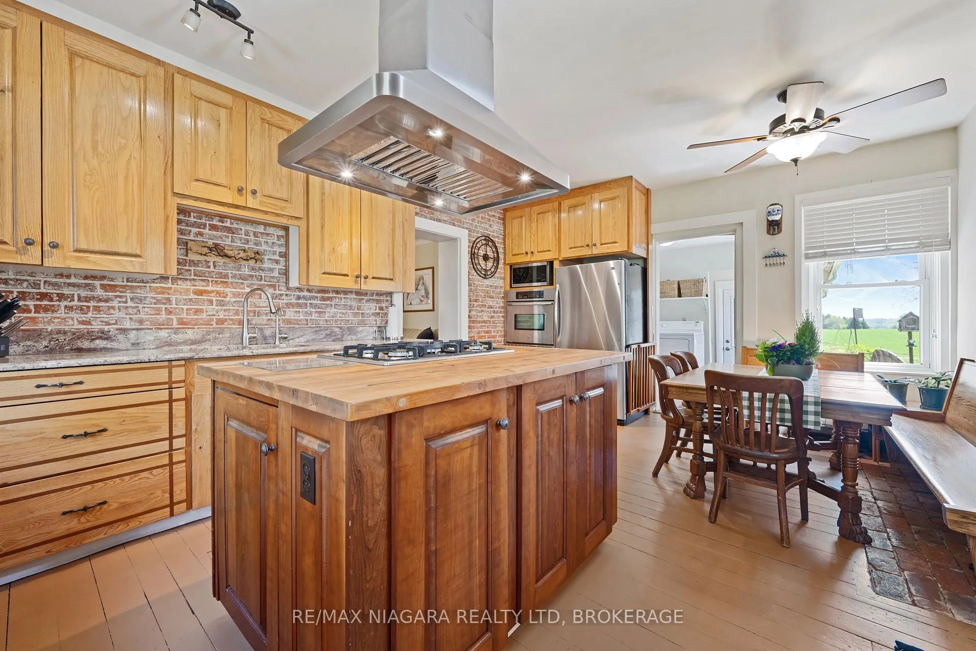 Photo 16 of 2461 Effingham Street, Pelham, North Pelham — HOMEH