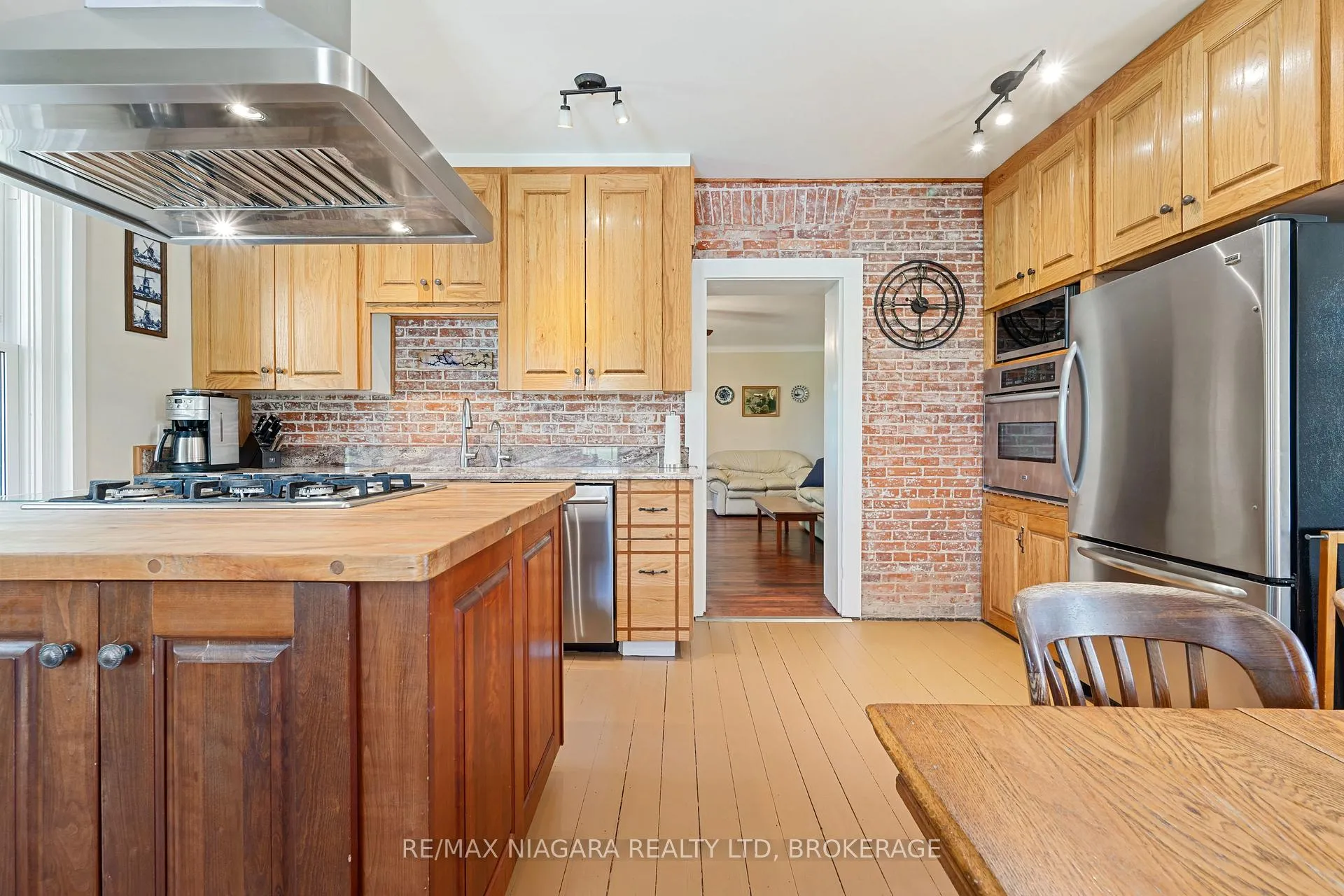 Photo 18 of 2461 Effingham Street, Pelham, North Pelham — HOMEH