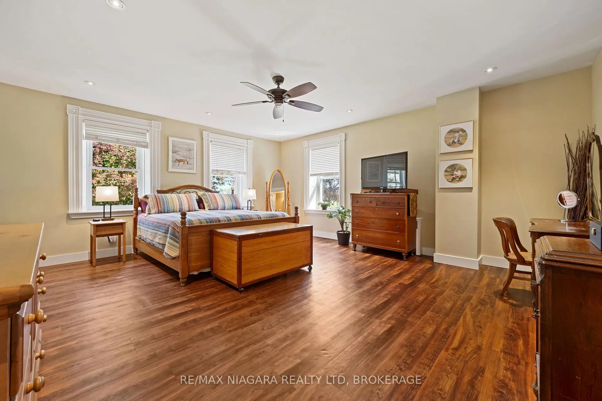 Photo 21 of 2461 Effingham Street, Pelham, North Pelham — HOMEH