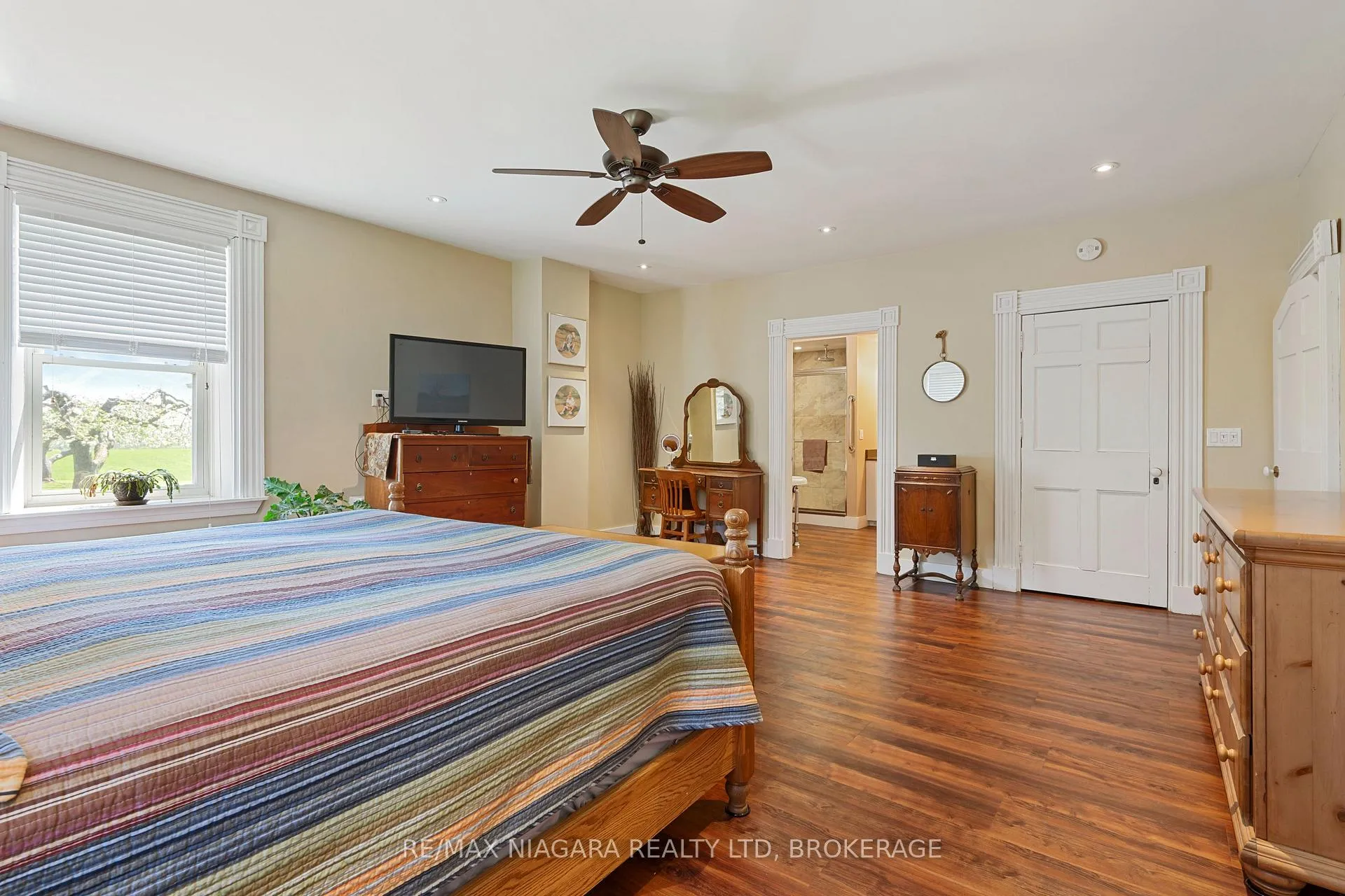 Photo 23 of 2461 Effingham Street, Pelham, North Pelham — HOMEH