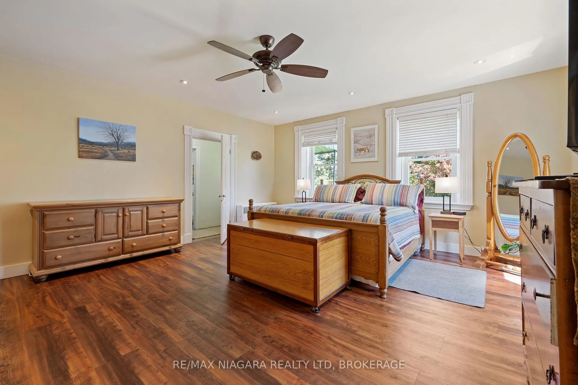 Photo 25 of 2461 Effingham Street, Pelham, North Pelham — HOMEH