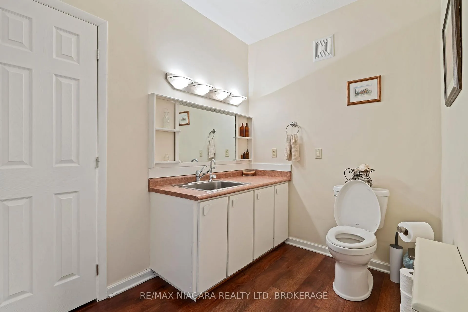 Photo 28 of 2461 Effingham Street, Pelham, North Pelham — HOMEH