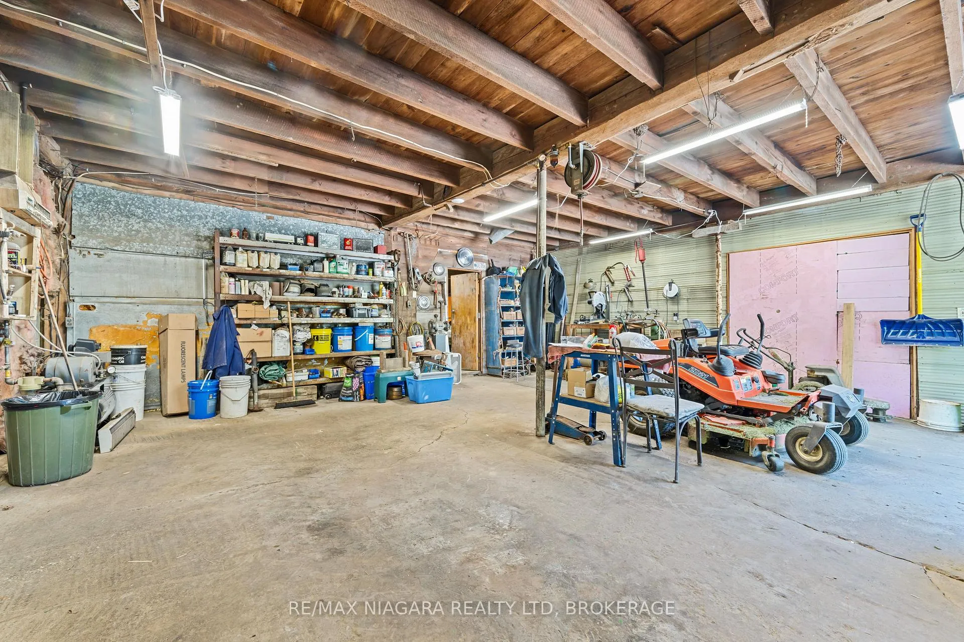 Photo 37 of 2461 Effingham Street, Pelham, North Pelham — HOMEH