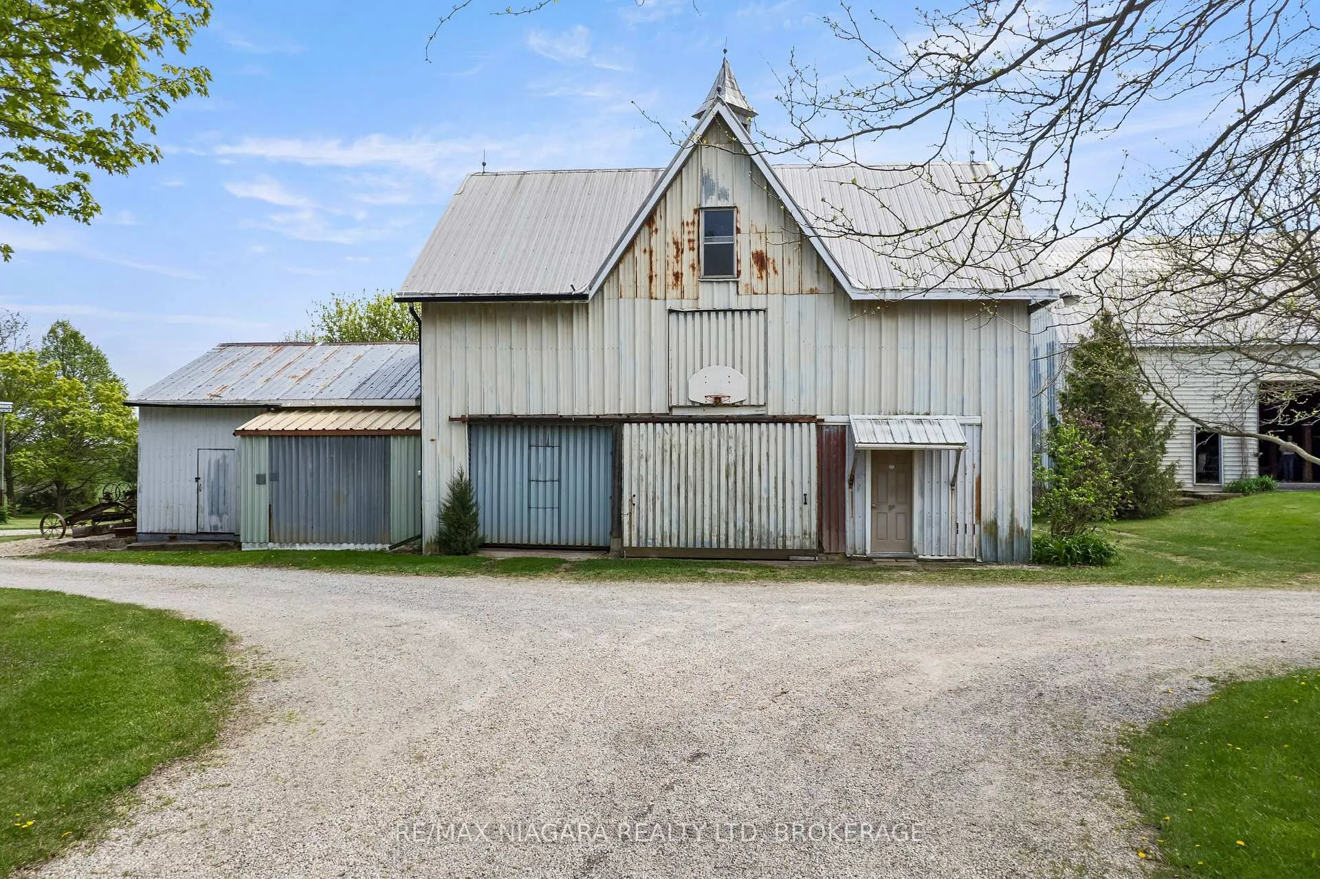 Photo 42 of 2461 Effingham Street, Pelham, North Pelham — HOMEH