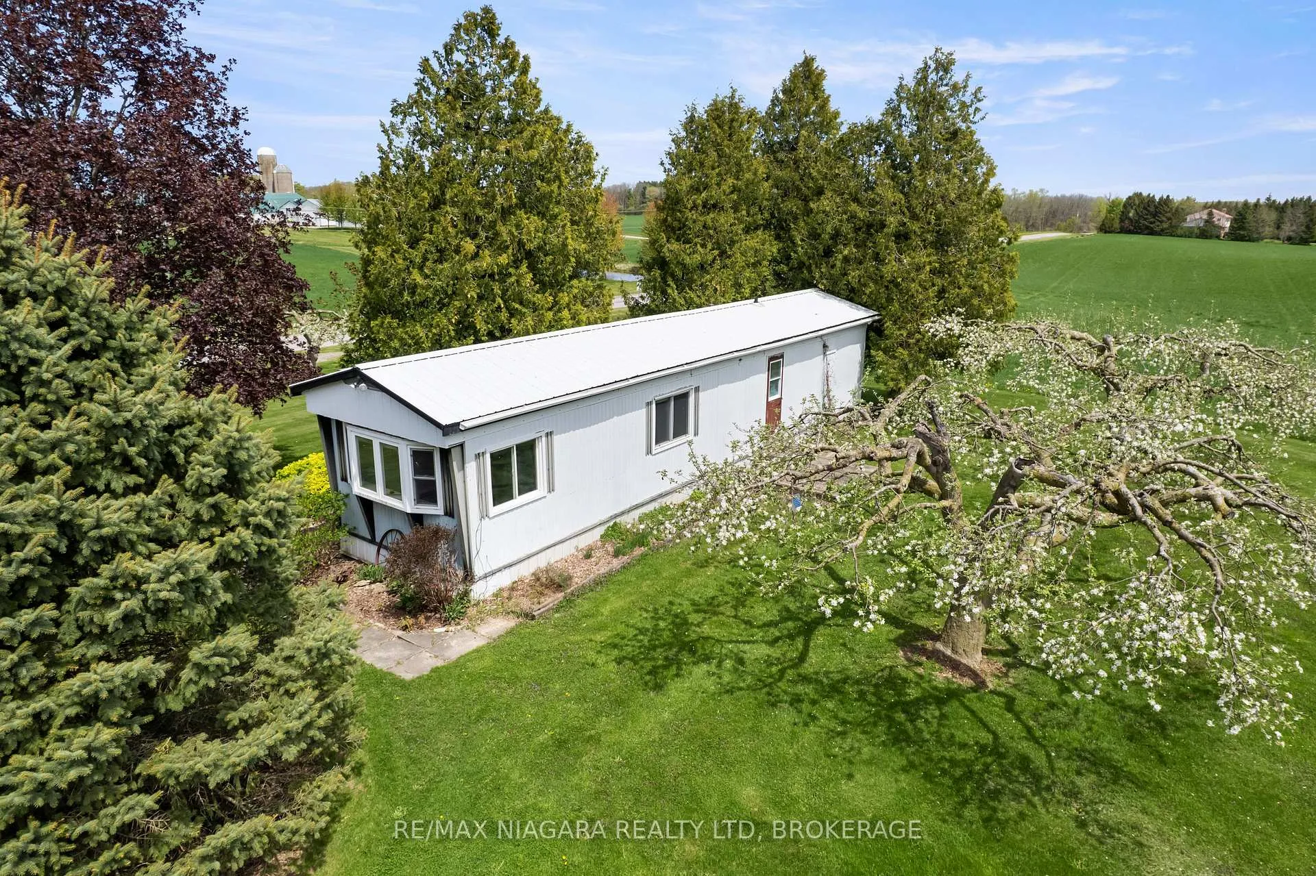 Photo 45 of 2461 Effingham Street, Pelham, North Pelham — HOMEH