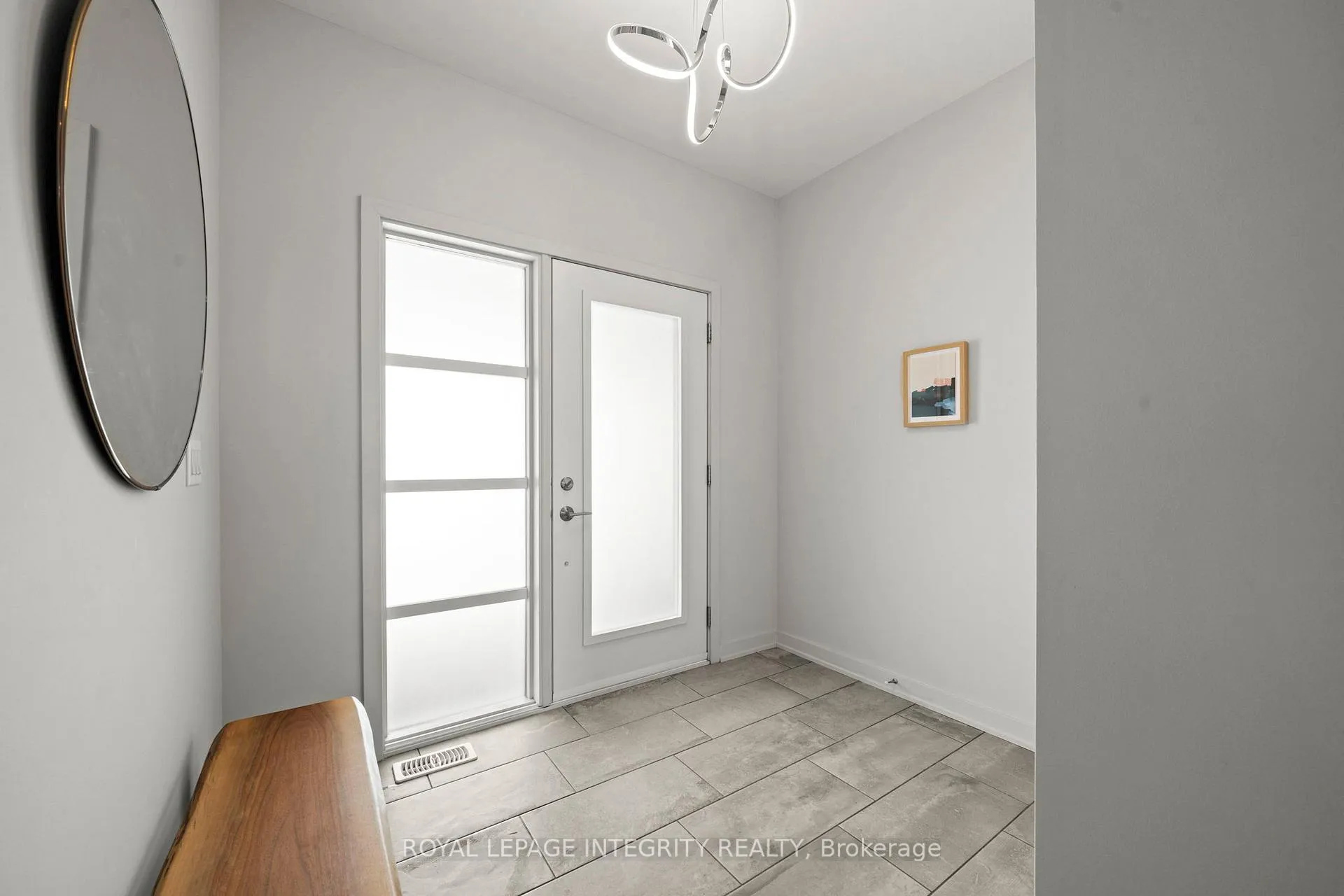 Photo 2 of 110 Larimar Circle, Ottawa, Riverside South/Gloucester Glen — HOMEH