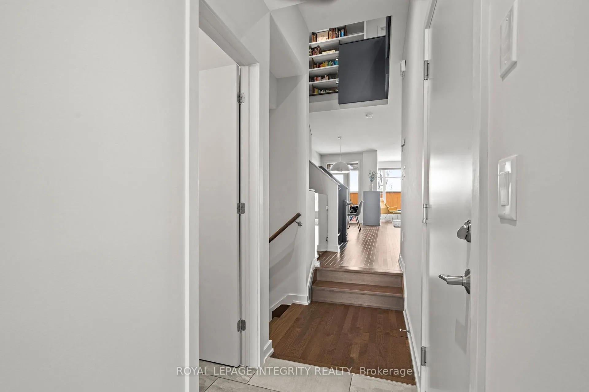 Photo 4 of 110 Larimar Circle, Ottawa, Riverside South/Gloucester Glen — HOMEH