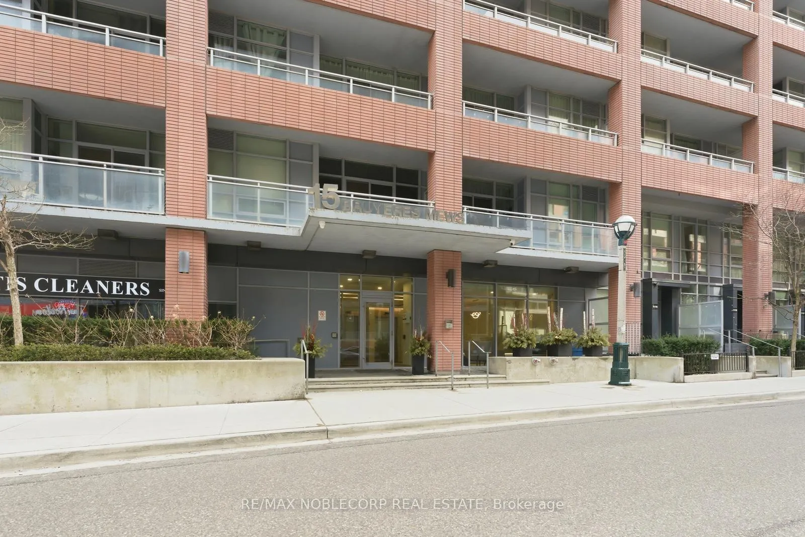 Photo 2 of Unit 1106, 15 Bruyeres Mews, Toronto, Niagara — HOMEH