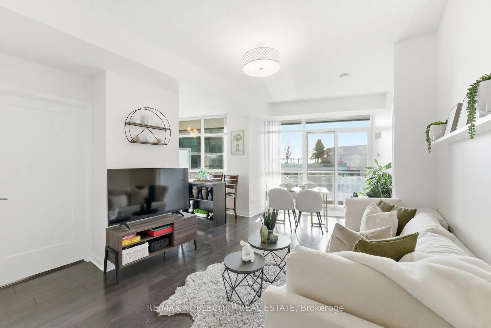Photo 7 of Unit 1106, 15 Bruyeres Mews, Toronto, Niagara — HOMEH