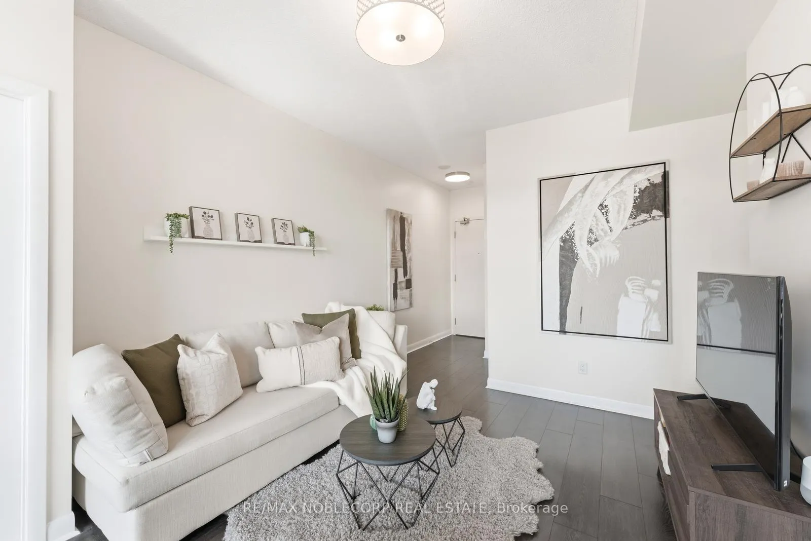 Photo 10 of Unit 1106, 15 Bruyeres Mews, Toronto, Niagara — HOMEH