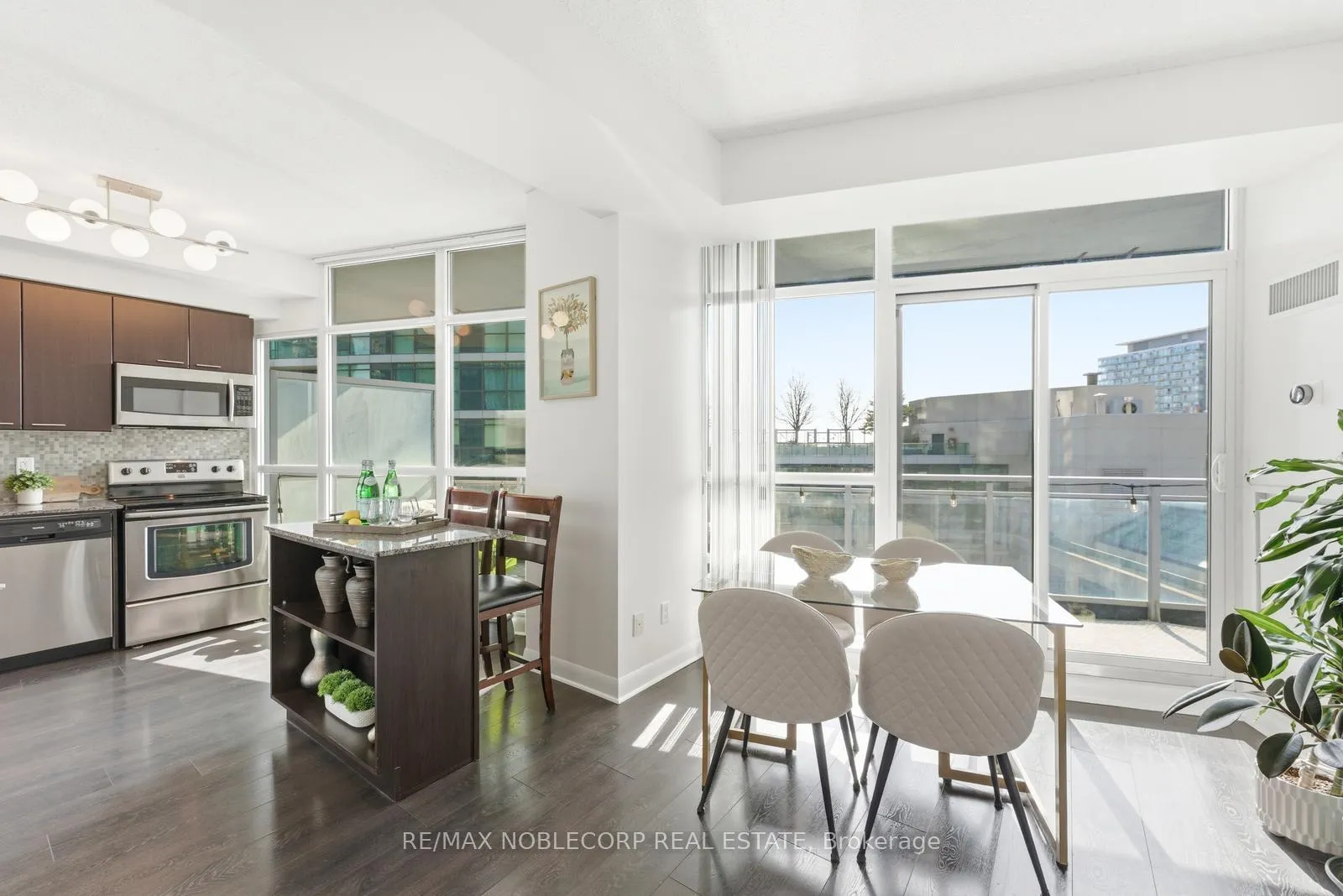 Photo 11 of Unit 1106, 15 Bruyeres Mews, Toronto, Niagara — HOMEH