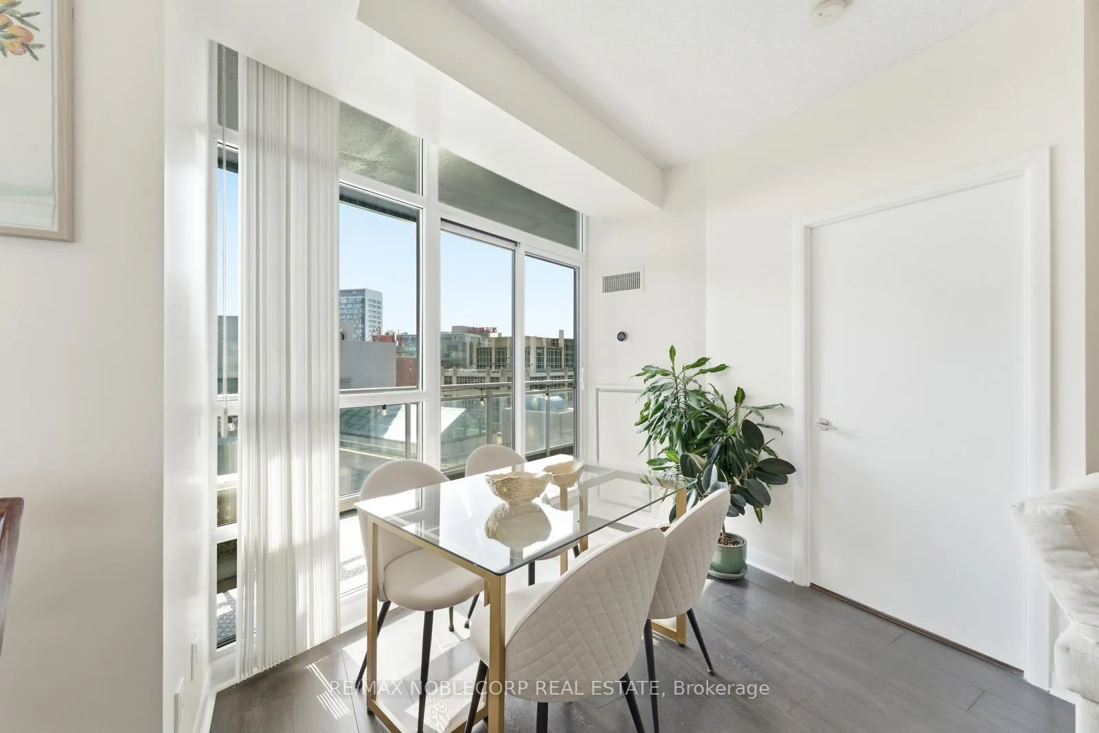 Photo 12 of Unit 1106, 15 Bruyeres Mews, Toronto, Niagara — HOMEH