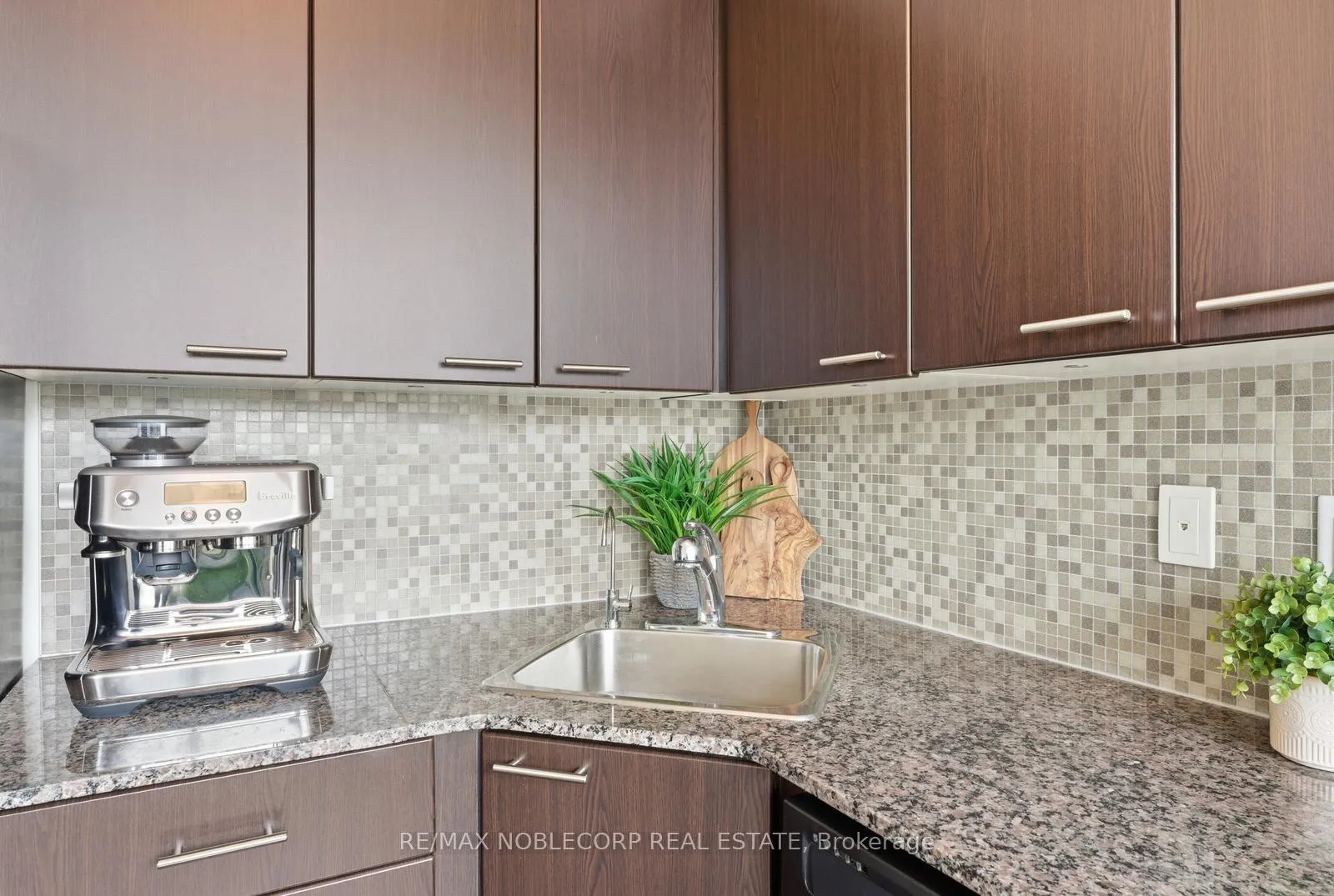 Photo 18 of Unit 1106, 15 Bruyeres Mews, Toronto, Niagara — HOMEH