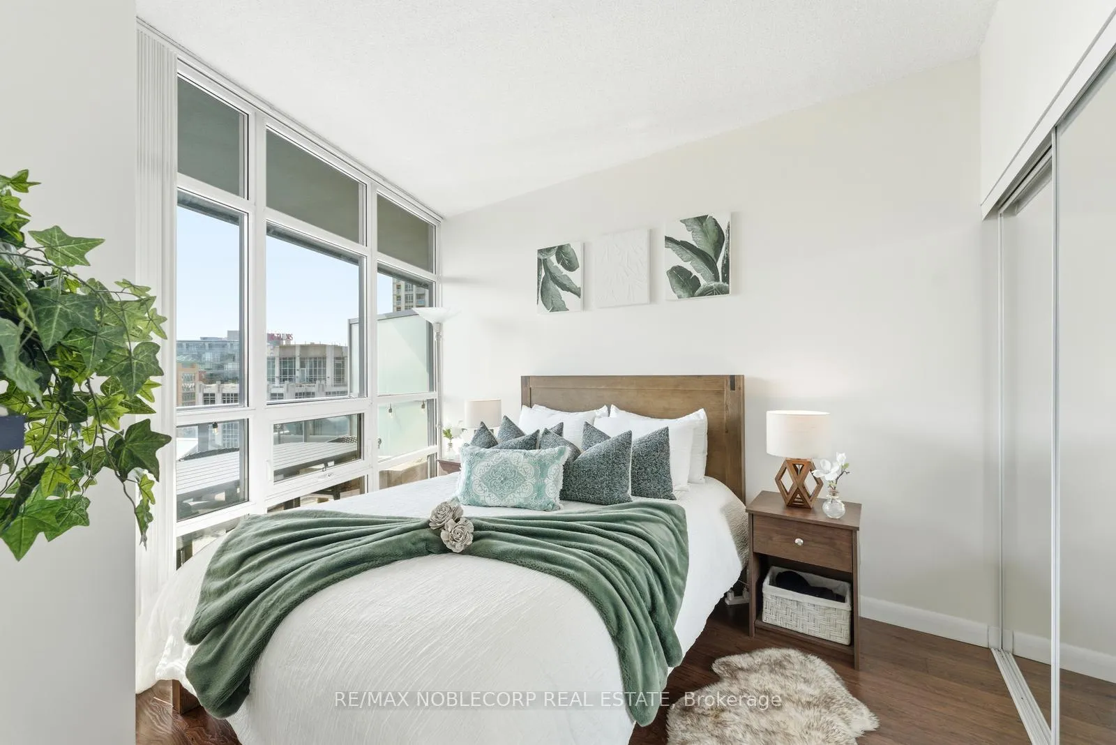Photo 21 of Unit 1106, 15 Bruyeres Mews, Toronto, Niagara — HOMEH