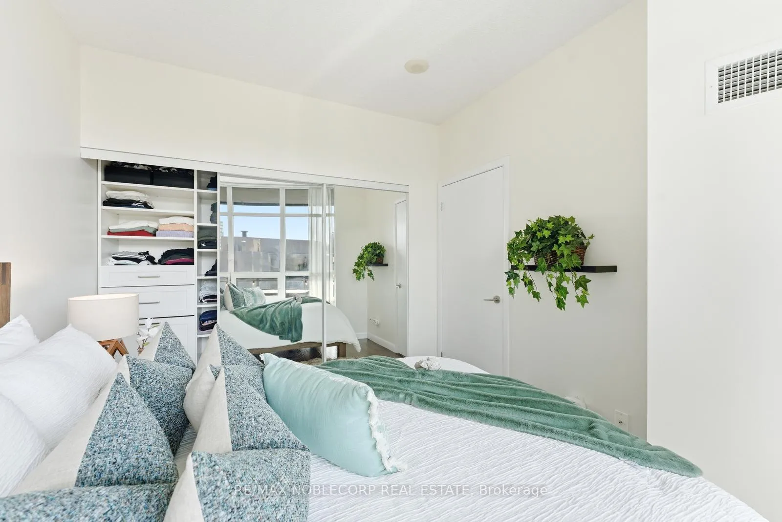 Photo 22 of Unit 1106, 15 Bruyeres Mews, Toronto, Niagara — HOMEH