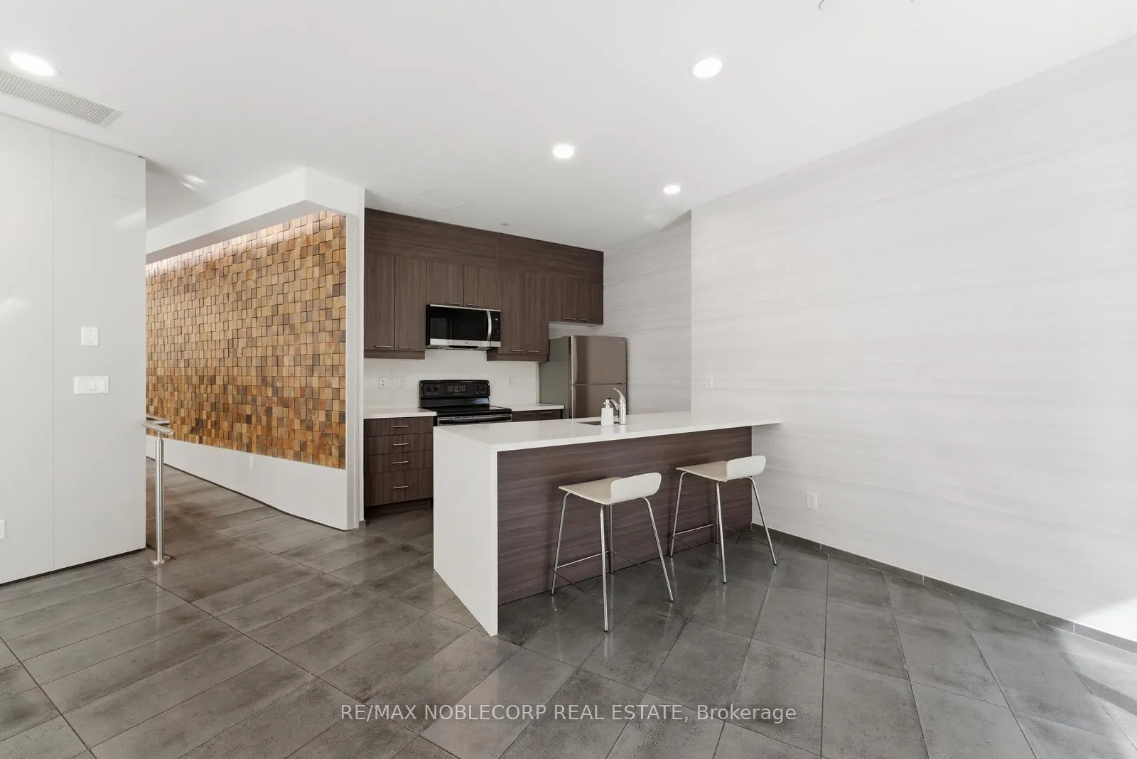 Photo 37 of Unit 1106, 15 Bruyeres Mews, Toronto, Niagara — HOMEH