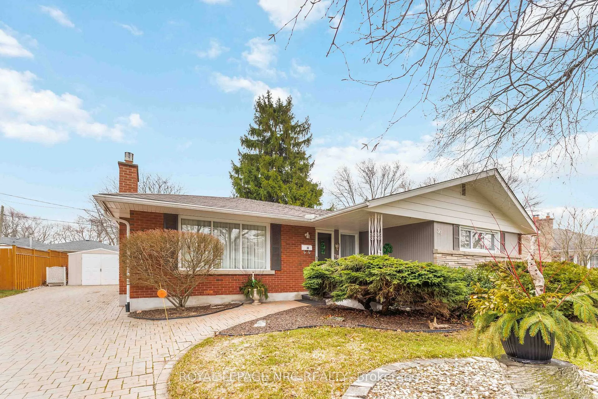 Photo 2 of 30 Armour Drive, Welland, Prince Charles — HOMEH