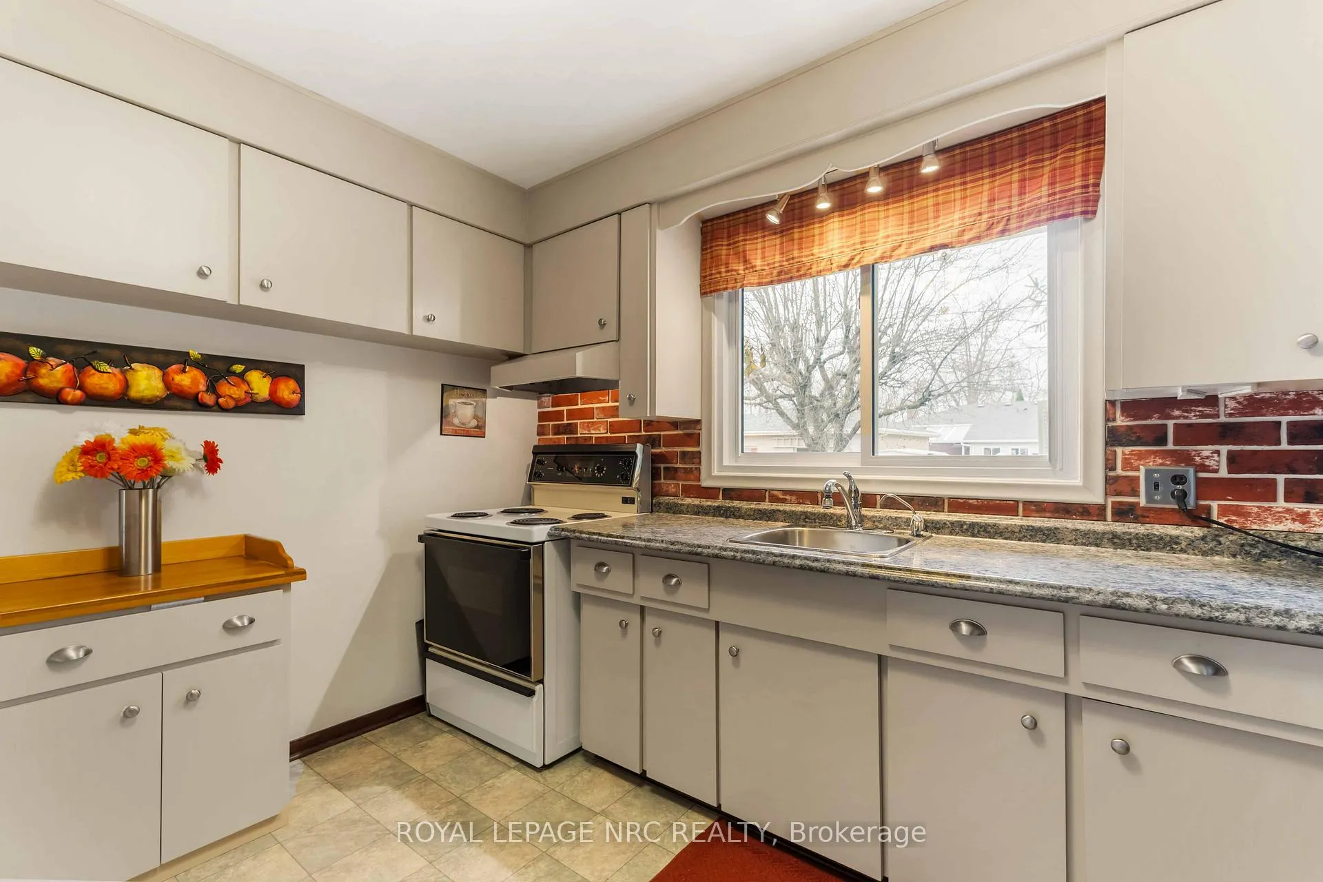 Photo 19 of 30 Armour Drive, Welland, Prince Charles — HOMEH