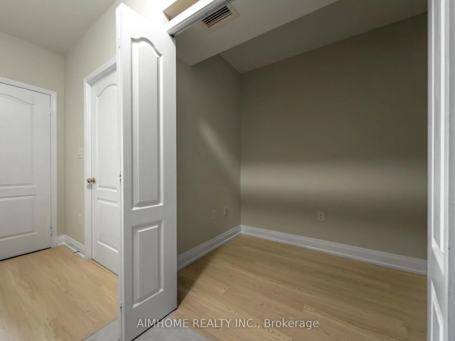 Photo 8 of Unit 112, 4600 Steeles Avenue E, Markham, Milliken Mills East — HOMEH