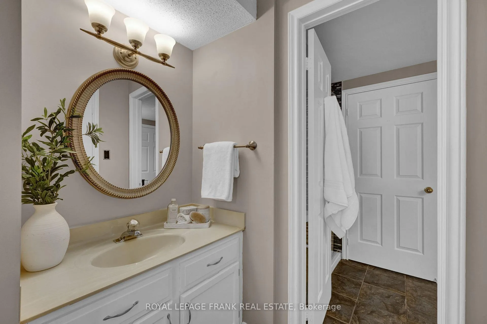 Photo 13 of Unit D10, 1663 Nash Road, Clarington, Courtice — HOMEH