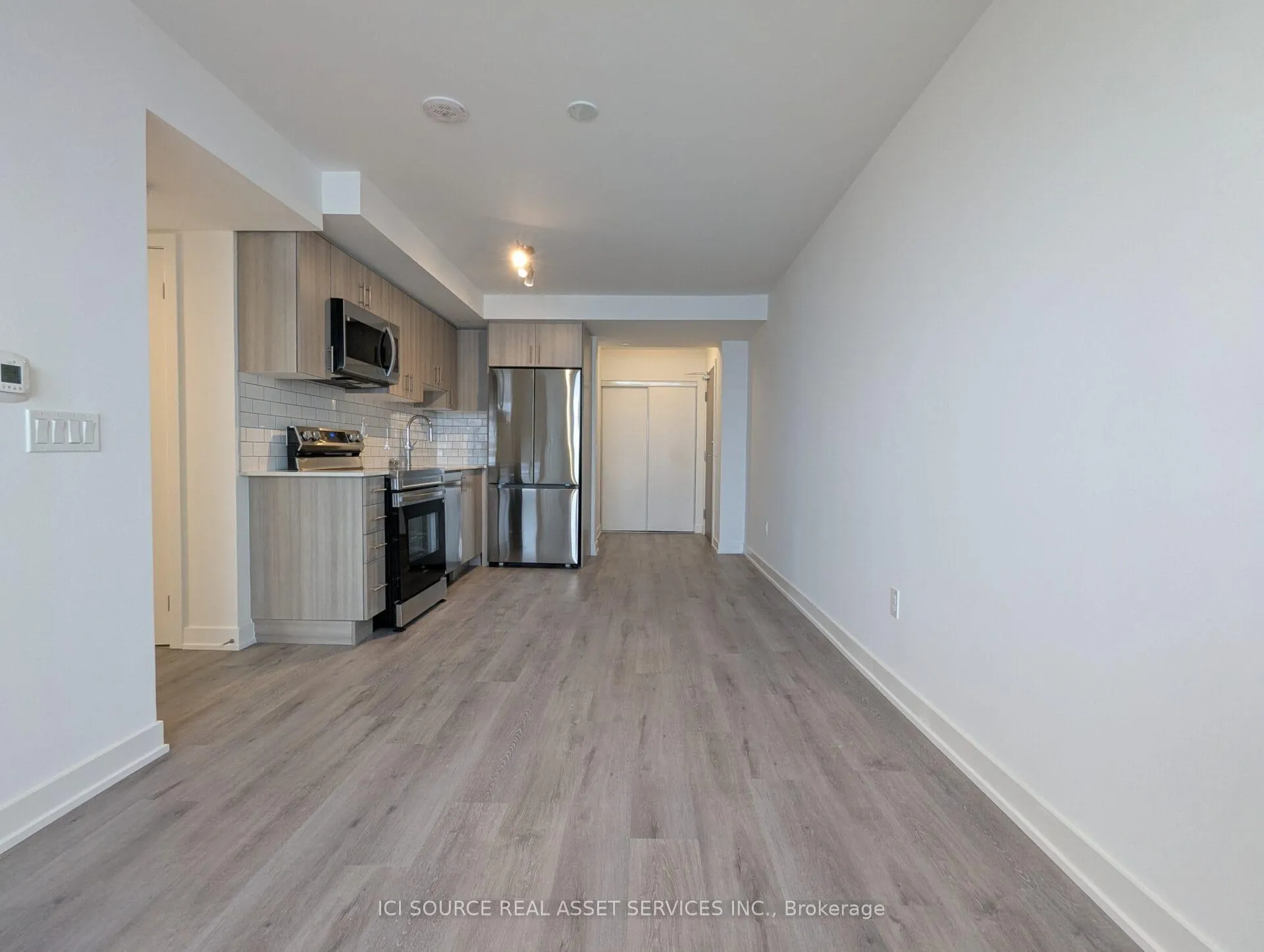 Photo 5 of Unit 802, 1010 Sandy Beach Road, Pickering, Bay Ridges — HOMEH
