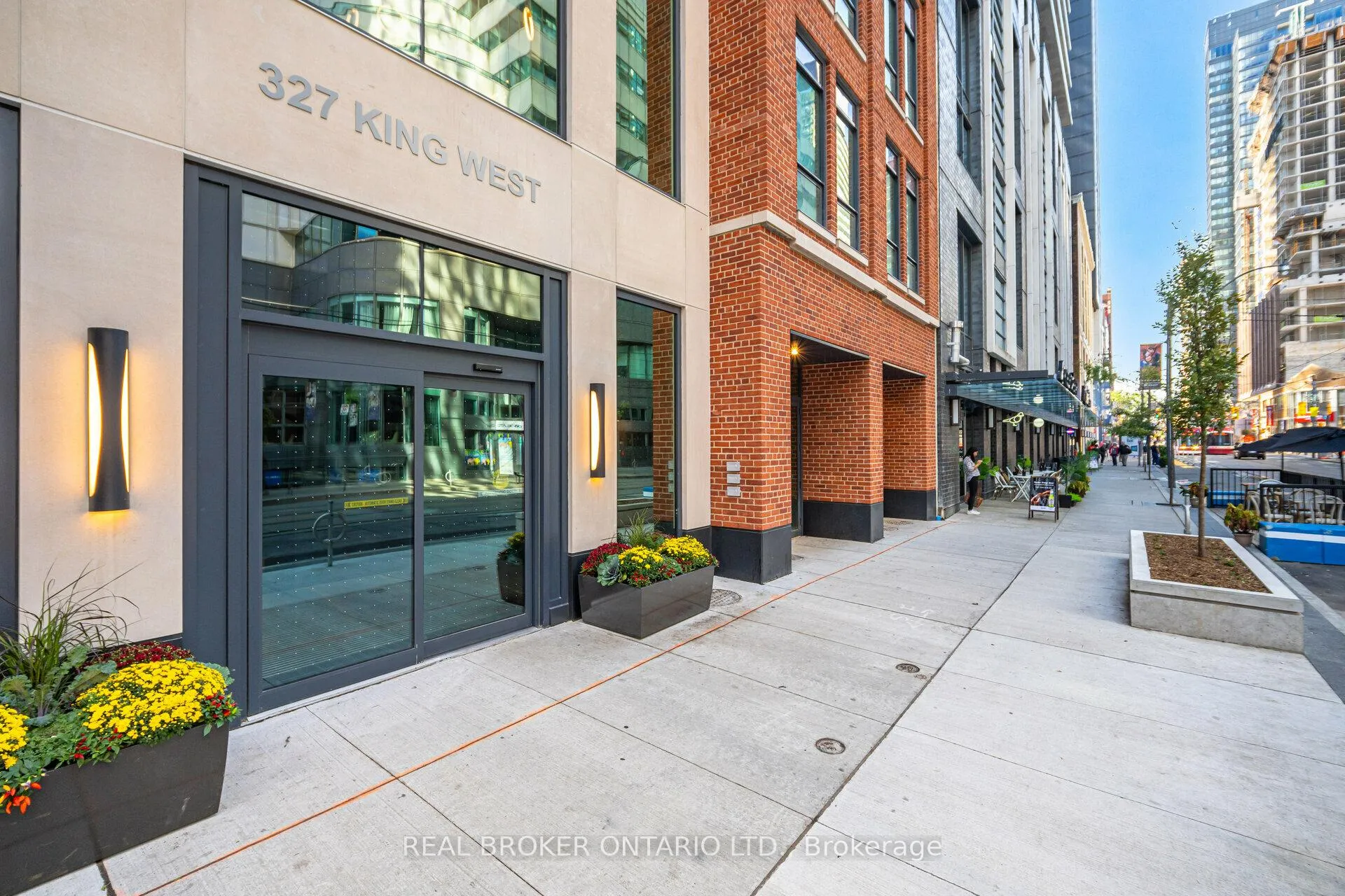 Photo 2 of Unit 4005, 327 King Street W, Toronto, Waterfront Communities — HOMEH