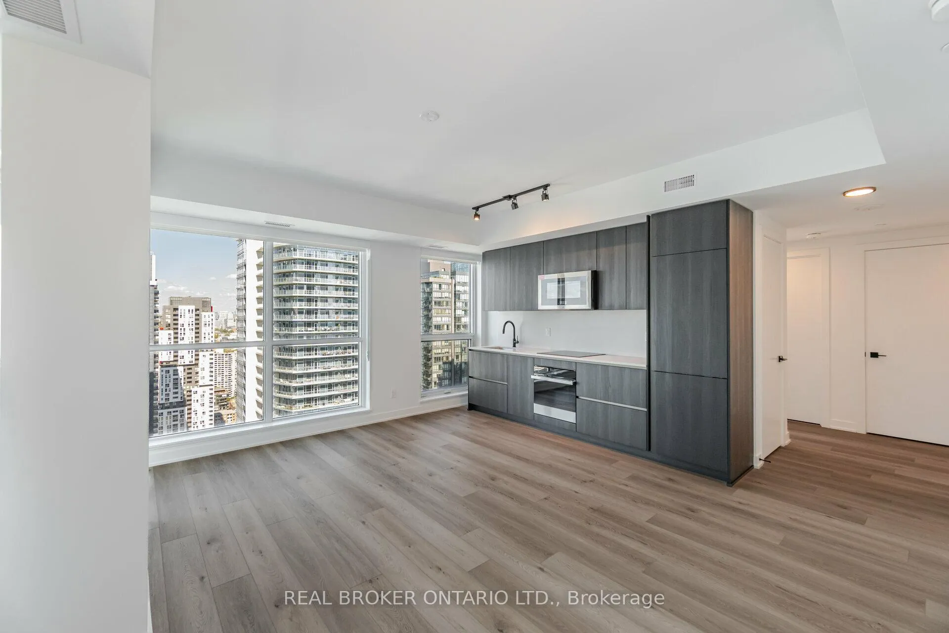 Photo 7 of Unit 4005, 327 King Street W, Toronto, Waterfront Communities — HOMEH