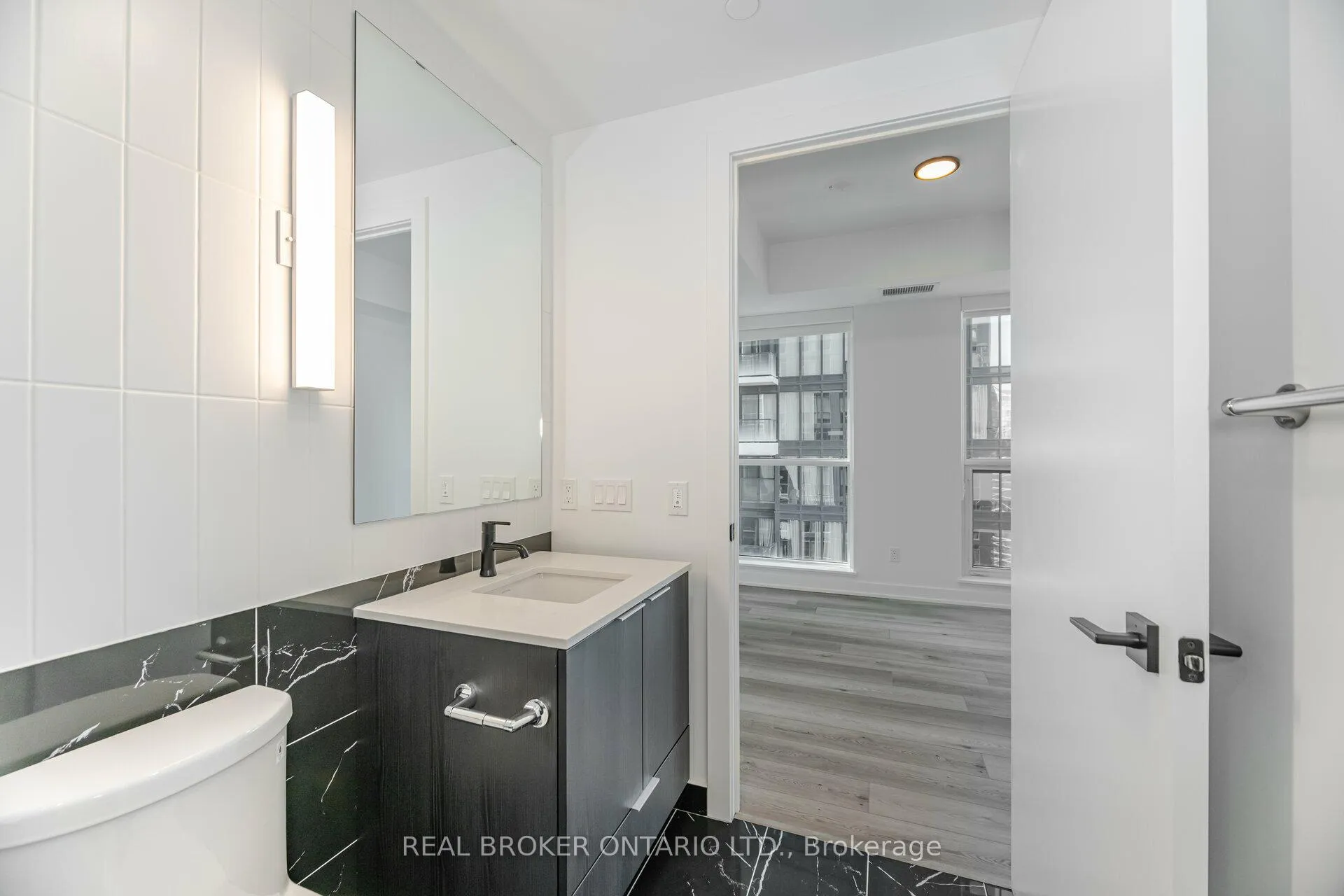 Photo 19 of Unit 4005, 327 King Street W, Toronto, Waterfront Communities — HOMEH