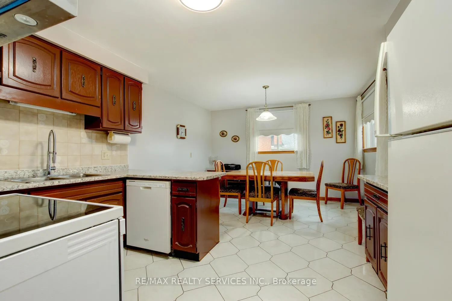 Photo 10 of 78 Massey Street, Brampton, Central Park — HOMEH