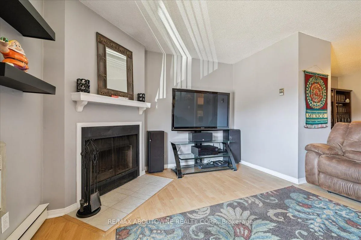 Photo 4 of Unit 1622, 1480 Pilgrims Way, Oakville, Glen Abbey — HOMEH